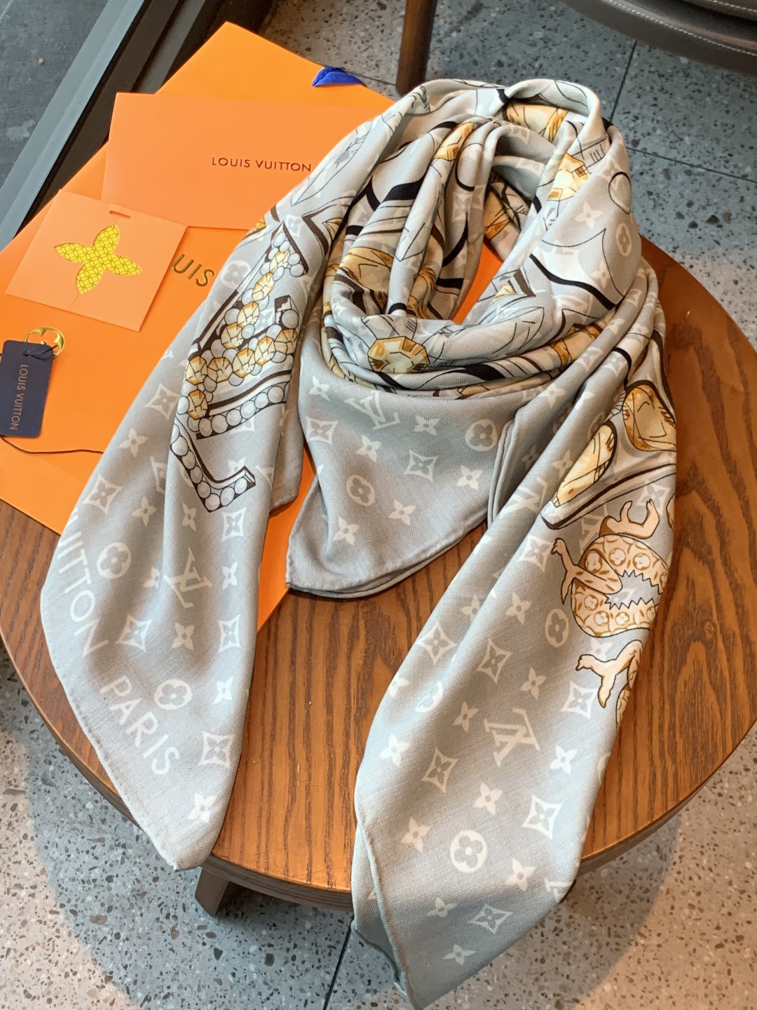 LV x TM 140披肩【140顶级丝绒双面同色披肩】本款LVxTMMonogram Multicol