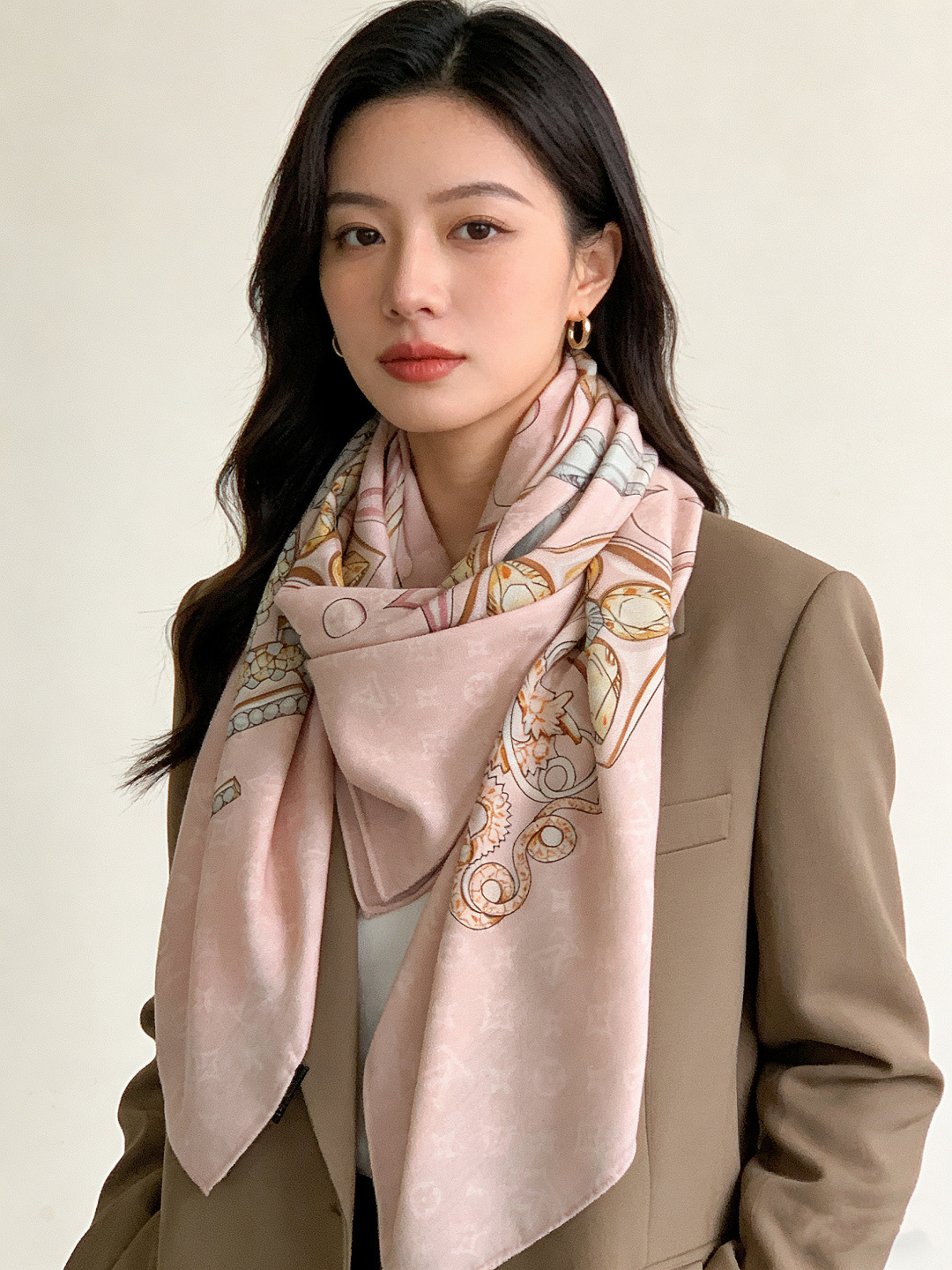 LV x TM 140披肩【140顶级丝绒双面同色披肩】本款LVxTMMonogram Multicol