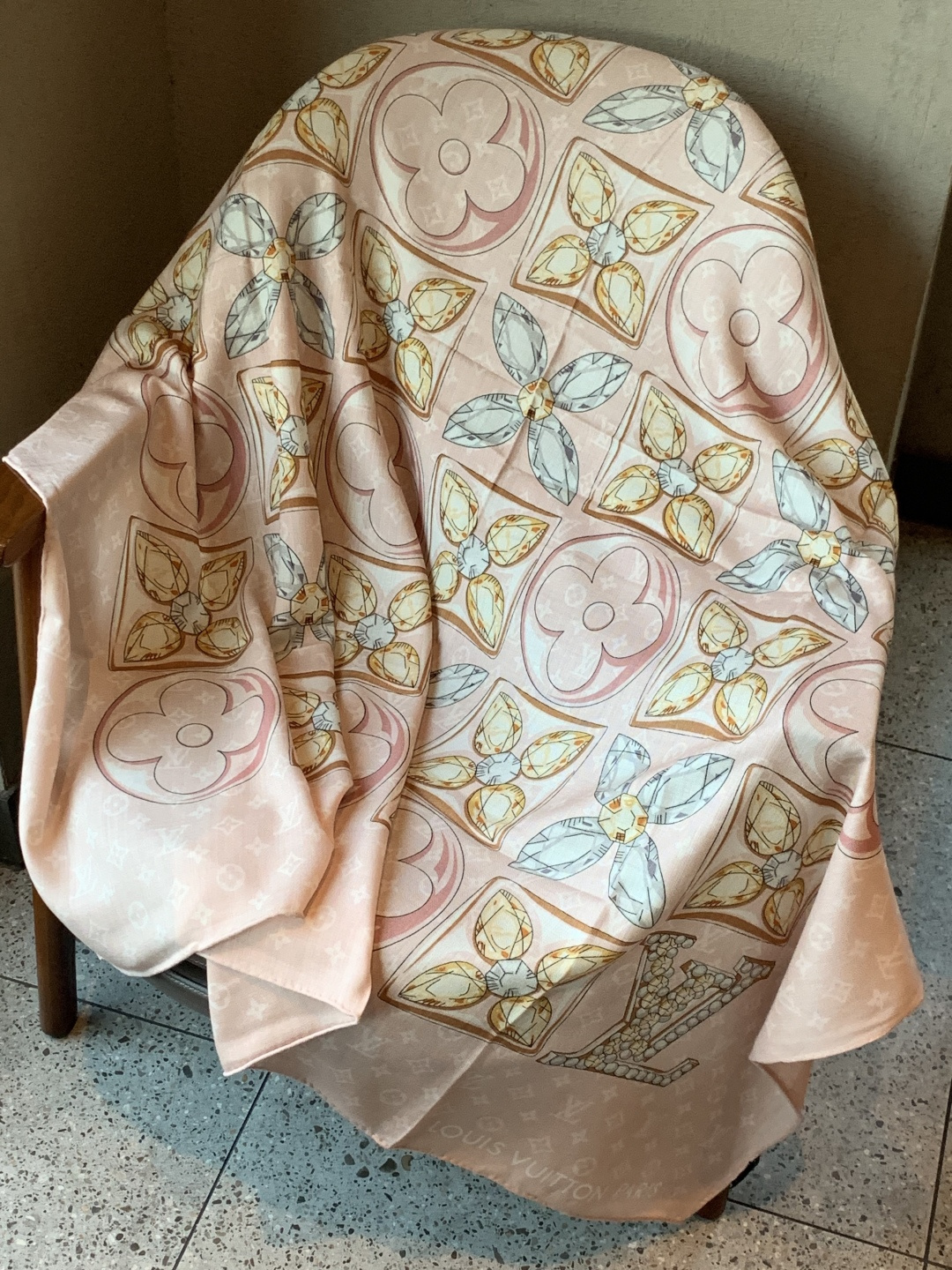 LV x TM 140披肩【140顶级丝绒双面同色披肩】本款LVxTMMonogram Multicol