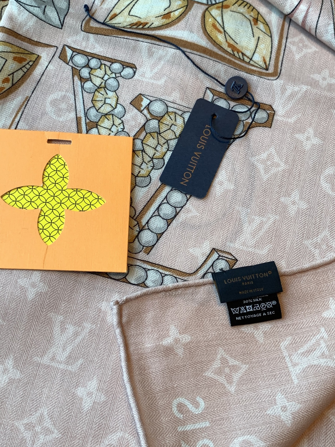 LV x TM 140披肩【140顶级丝绒双面同色披肩】本款LVxTMMonogram Multicol