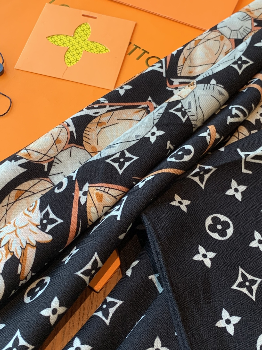 LV x TM 140披肩【140顶级丝绒双面同色披肩】本款LVxTMMonogram Multicol