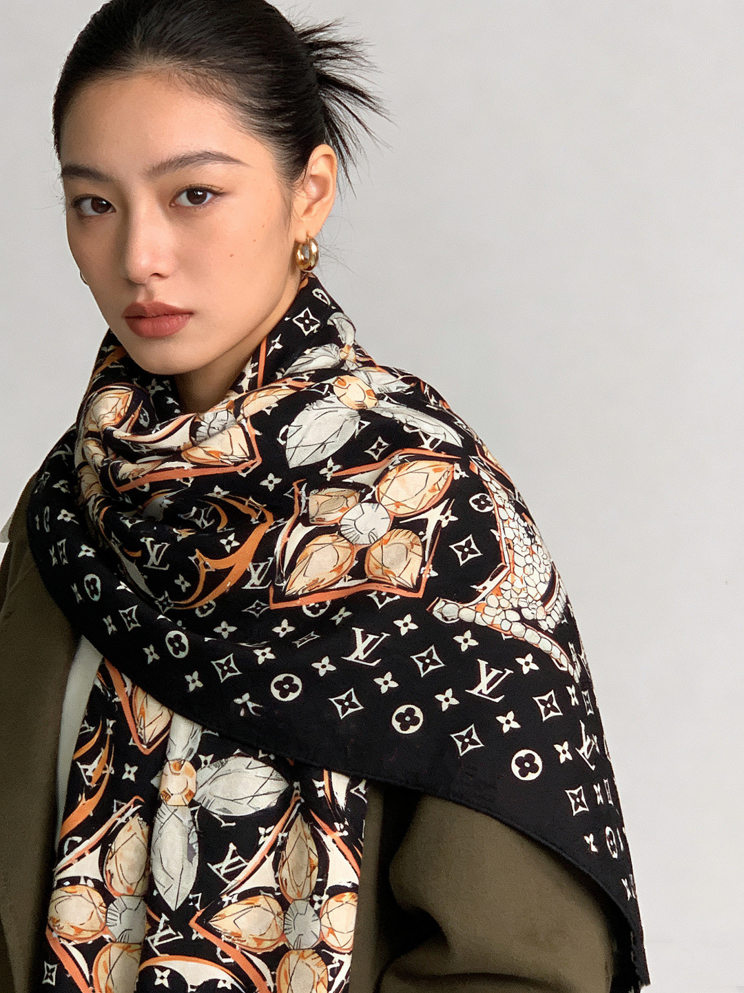 LV x TM 140披肩【140顶级丝绒双面同色披肩】本款LVxTMMonogram Multicol