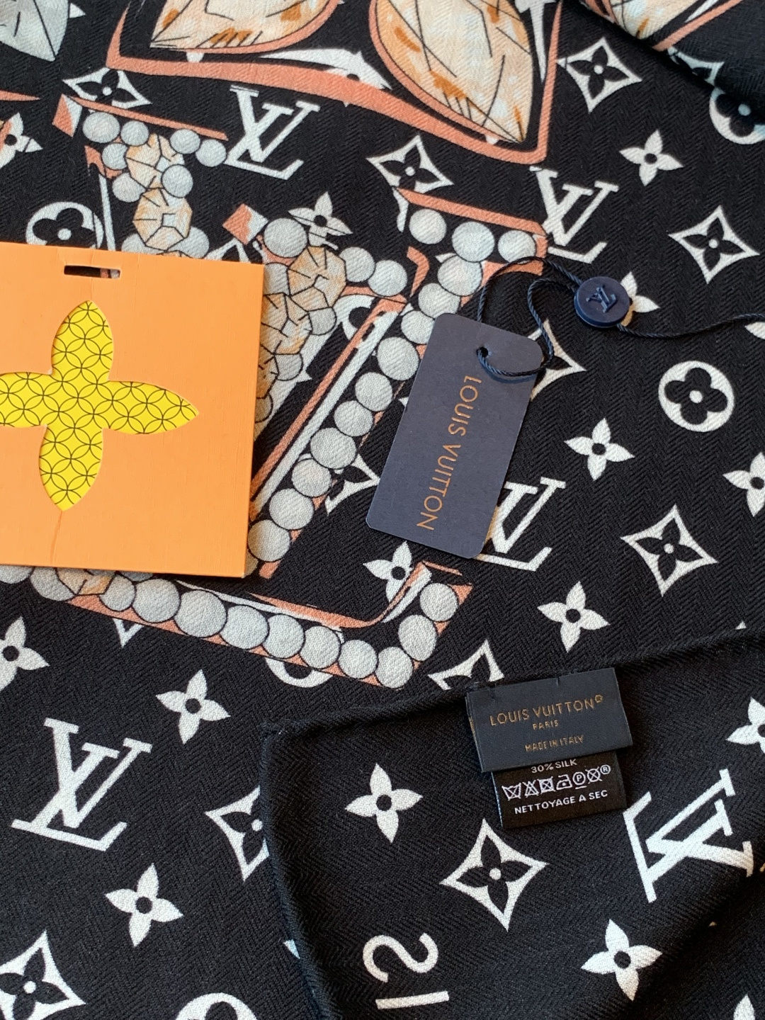 LV x TM 140披肩【140顶级丝绒双面同色披肩】本款LVxTMMonogram Multicol