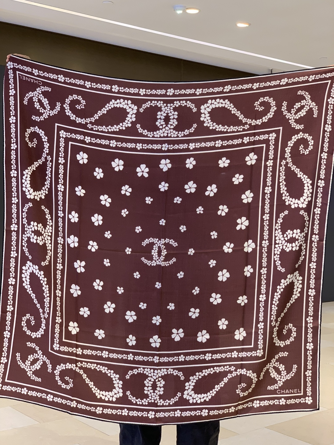 2025秋冬高级成衣系列～Chanel 【140双面同色丝绒披肩】此系列谱写一曲自由轻灵的赞歌本系列作品