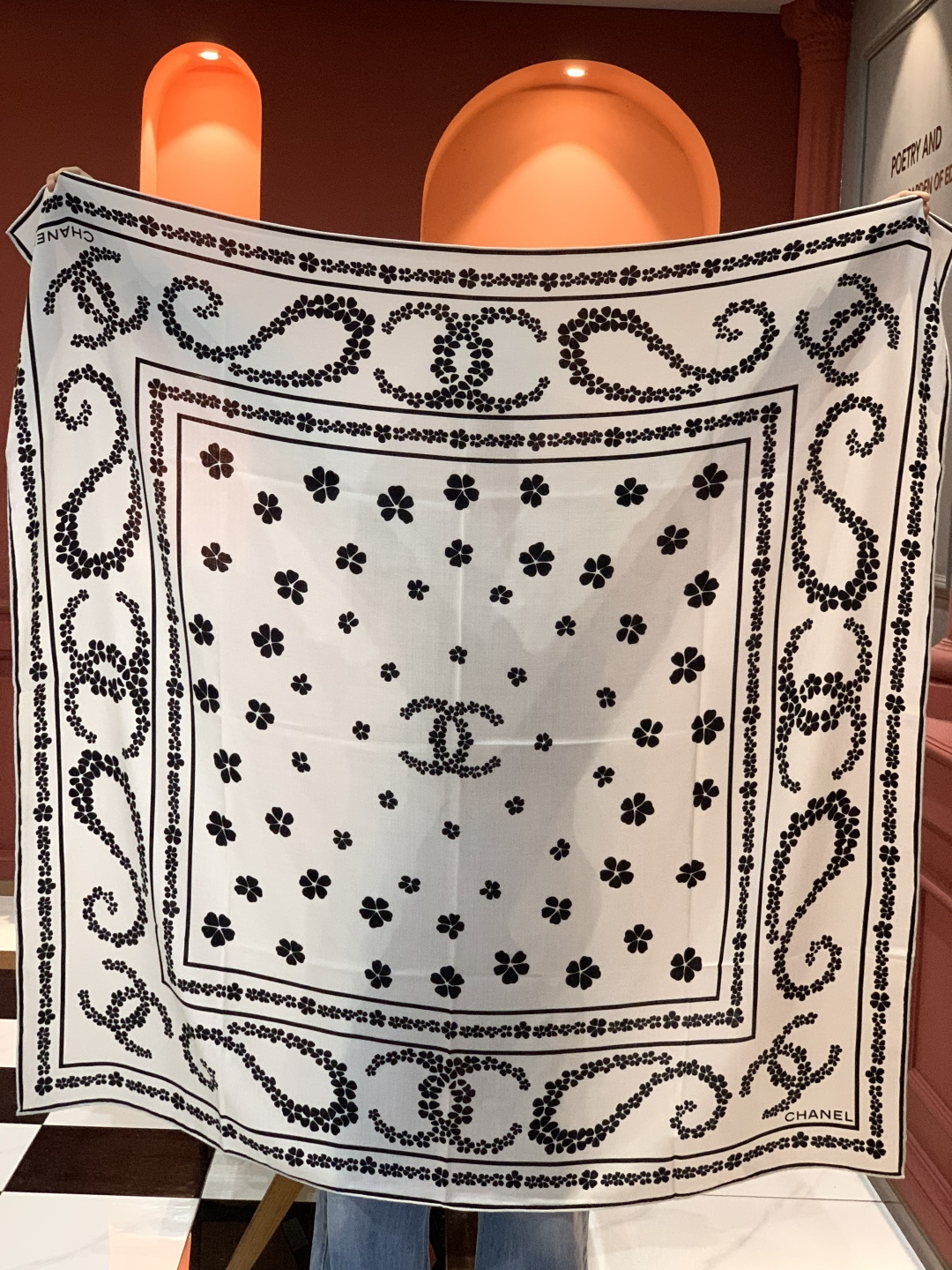 2025秋冬高级成衣系列～Chanel 【140双面同色丝绒披肩】此系列谱写一曲自由轻灵的赞歌本系列作品