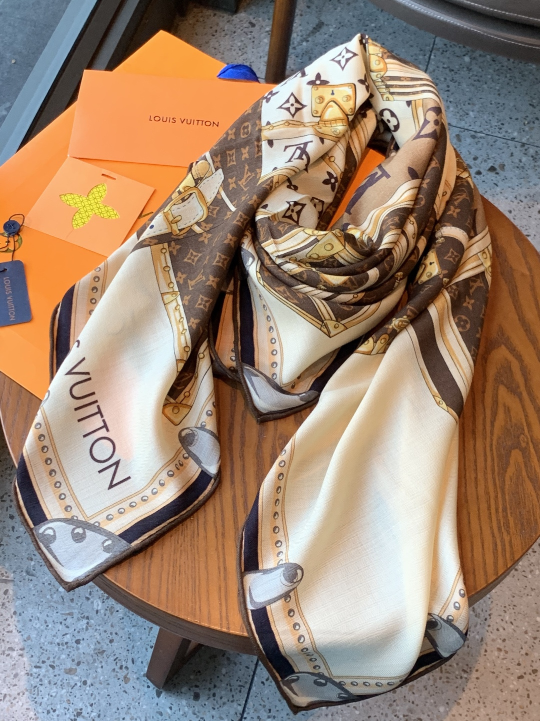 MY NEVERFULL 140丝绒方巾【140顶级丝绒双面同色】My Neverfull 丝绒方巾回溯