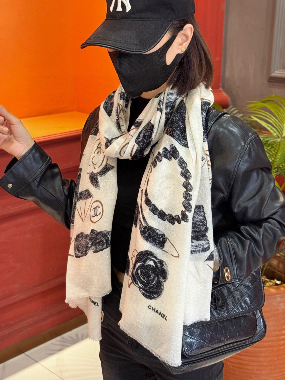 会发光发亮的围巾 💄💋新款客供银线💖羊绒面料长巾 😘美翻了[流泪]【小香徽标银线长巾】御用殿堂级极‼️新