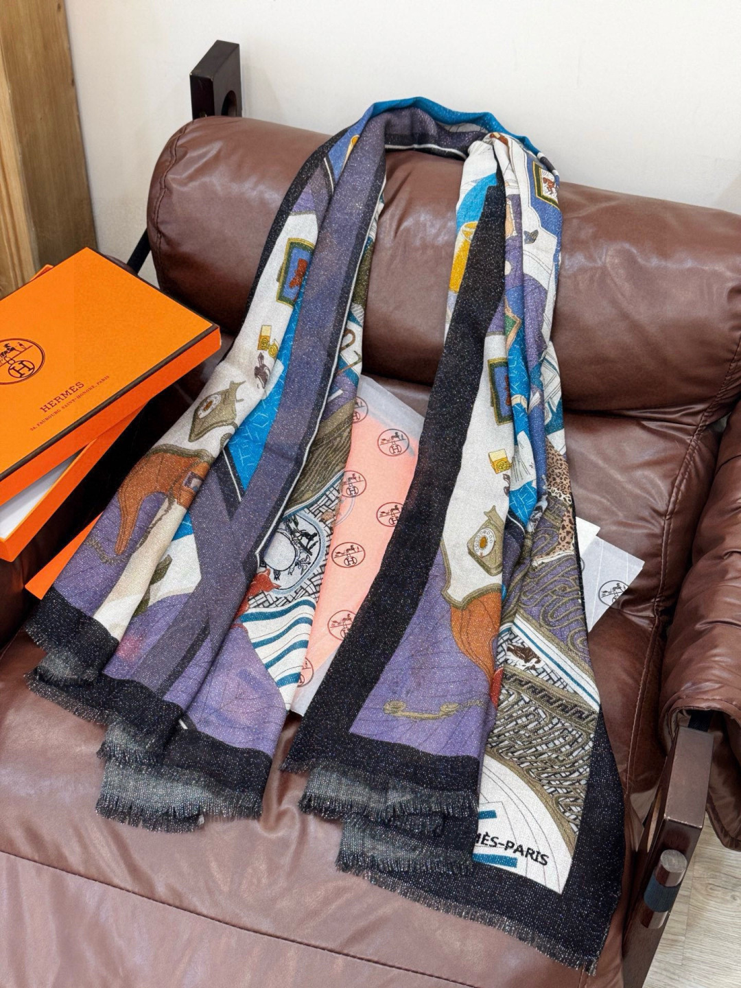 会发光发亮的围巾 爱马仕 专柜同步 买了都说好看羊绒印花‼️推荐💕顶级工艺超值‼️爱马仕专柜爆款🎁🎁羊绒