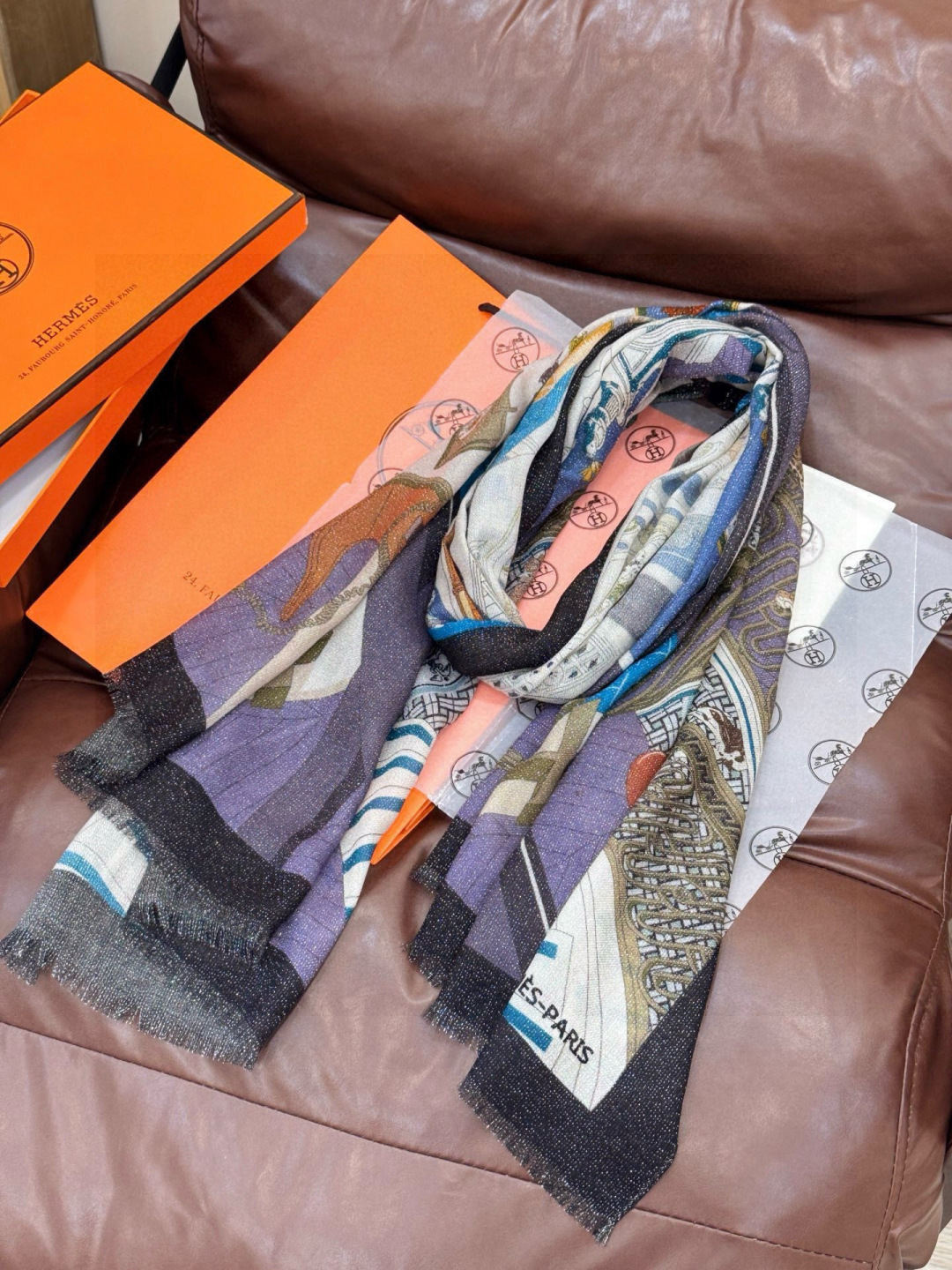 会发光发亮的围巾 爱马仕 专柜同步 买了都说好看羊绒印花‼️推荐💕顶级工艺超值‼️爱马仕专柜爆款🎁🎁羊绒