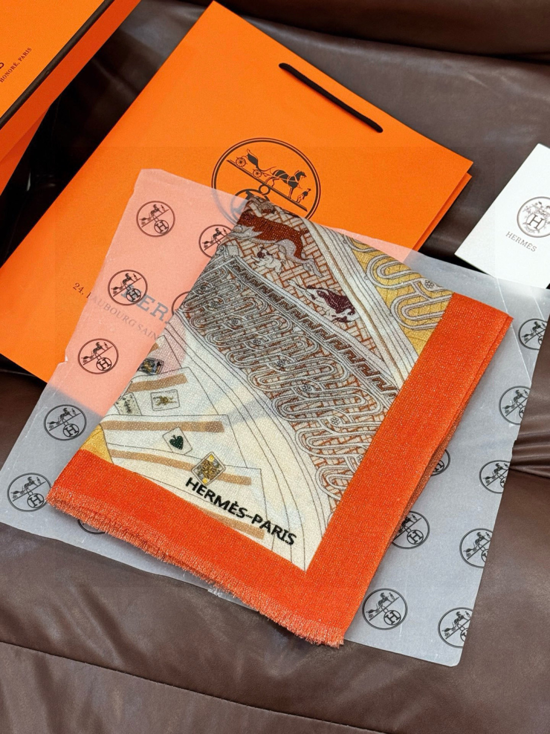 会发光发亮的围巾 爱马仕 专柜同步 买了都说好看羊绒印花‼️推荐💕顶级工艺超值‼️爱马仕专柜爆款🎁🎁羊绒