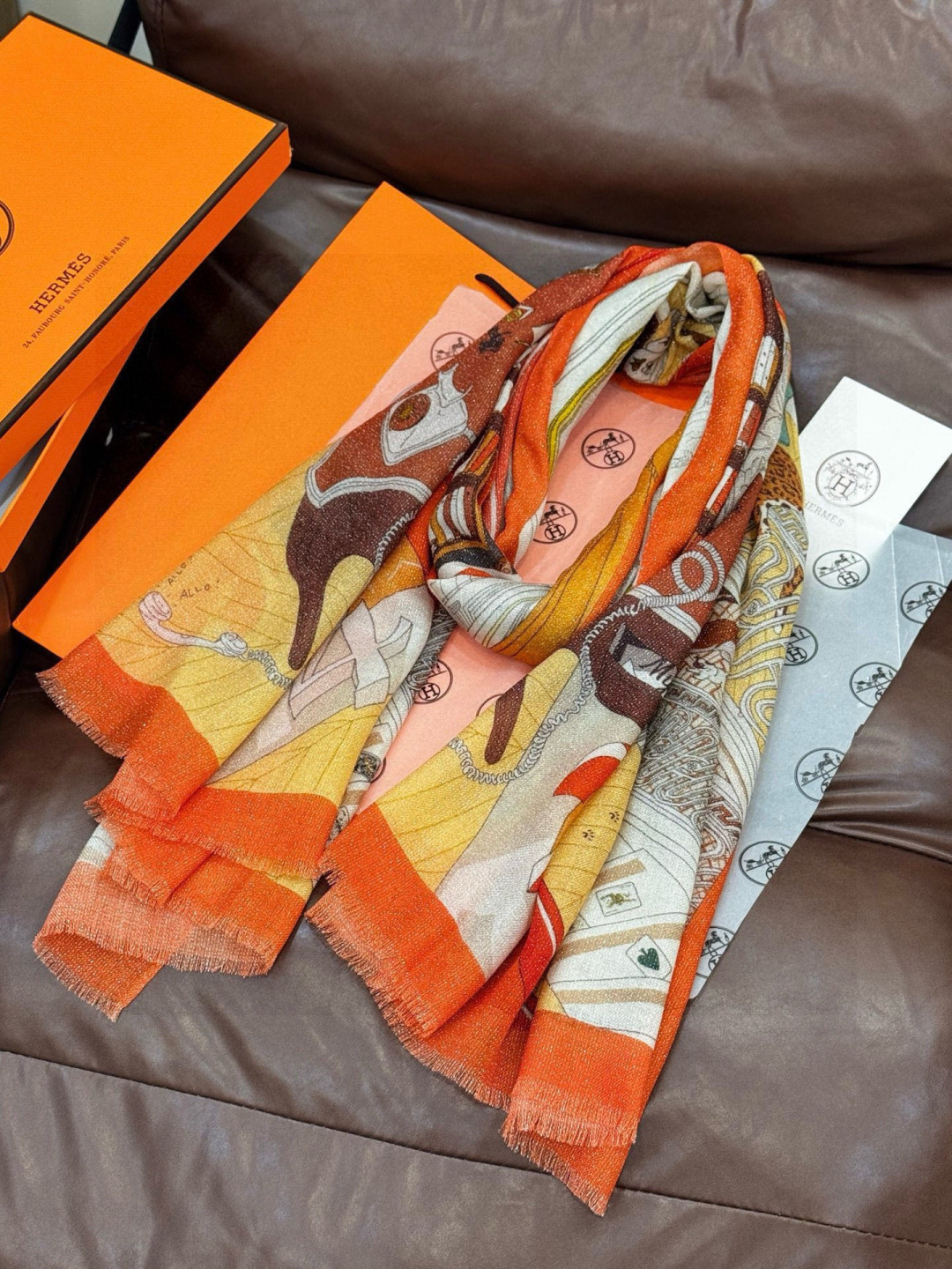 会发光发亮的围巾 爱马仕 专柜同步 买了都说好看羊绒印花‼️推荐💕顶级工艺超值‼️爱马仕专柜爆款🎁🎁羊绒