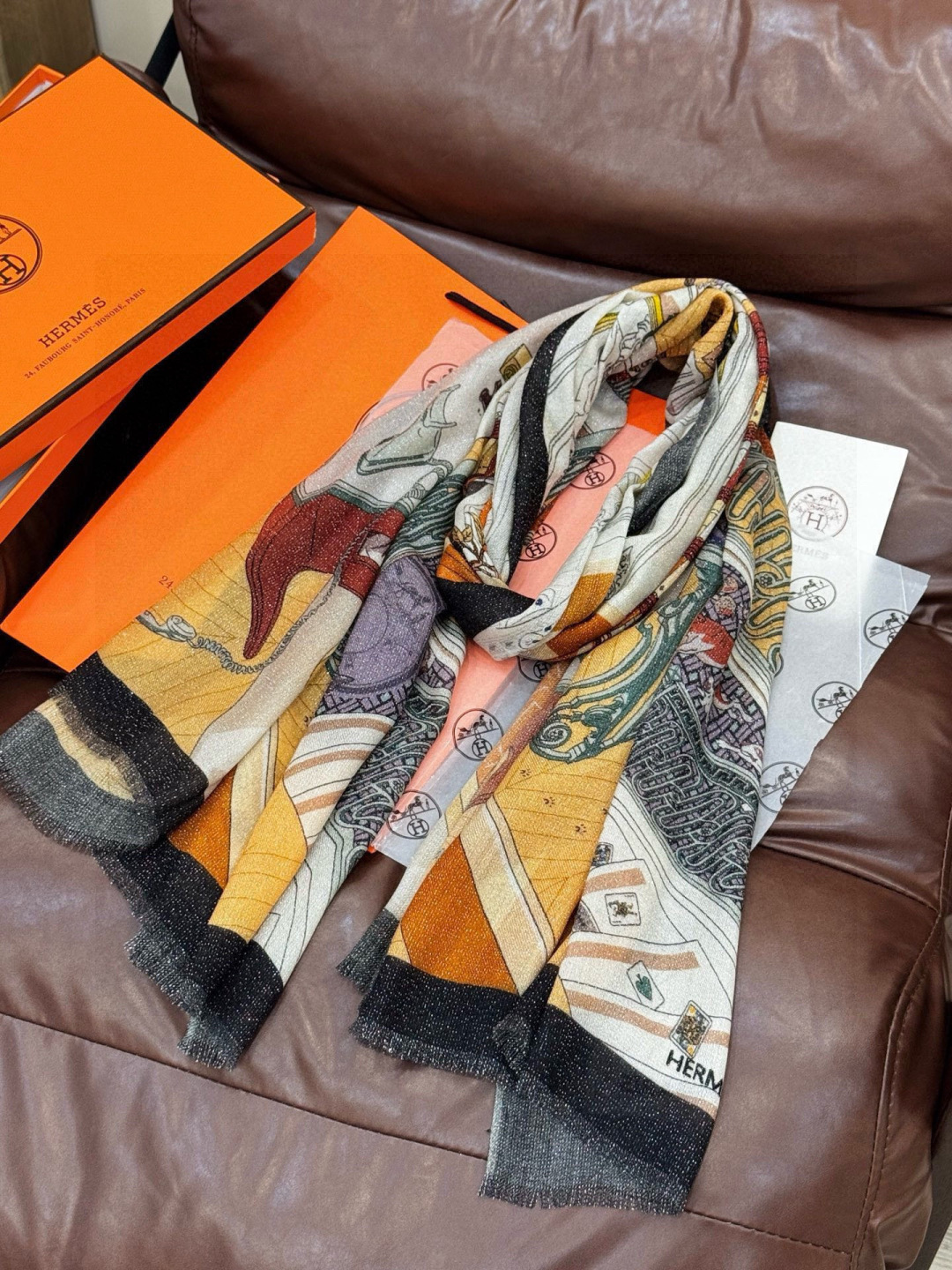 会发光发亮的围巾 爱马仕 专柜同步 买了都说好看羊绒印花‼️推荐💕顶级工艺超值‼️爱马仕专柜爆款🎁🎁羊绒