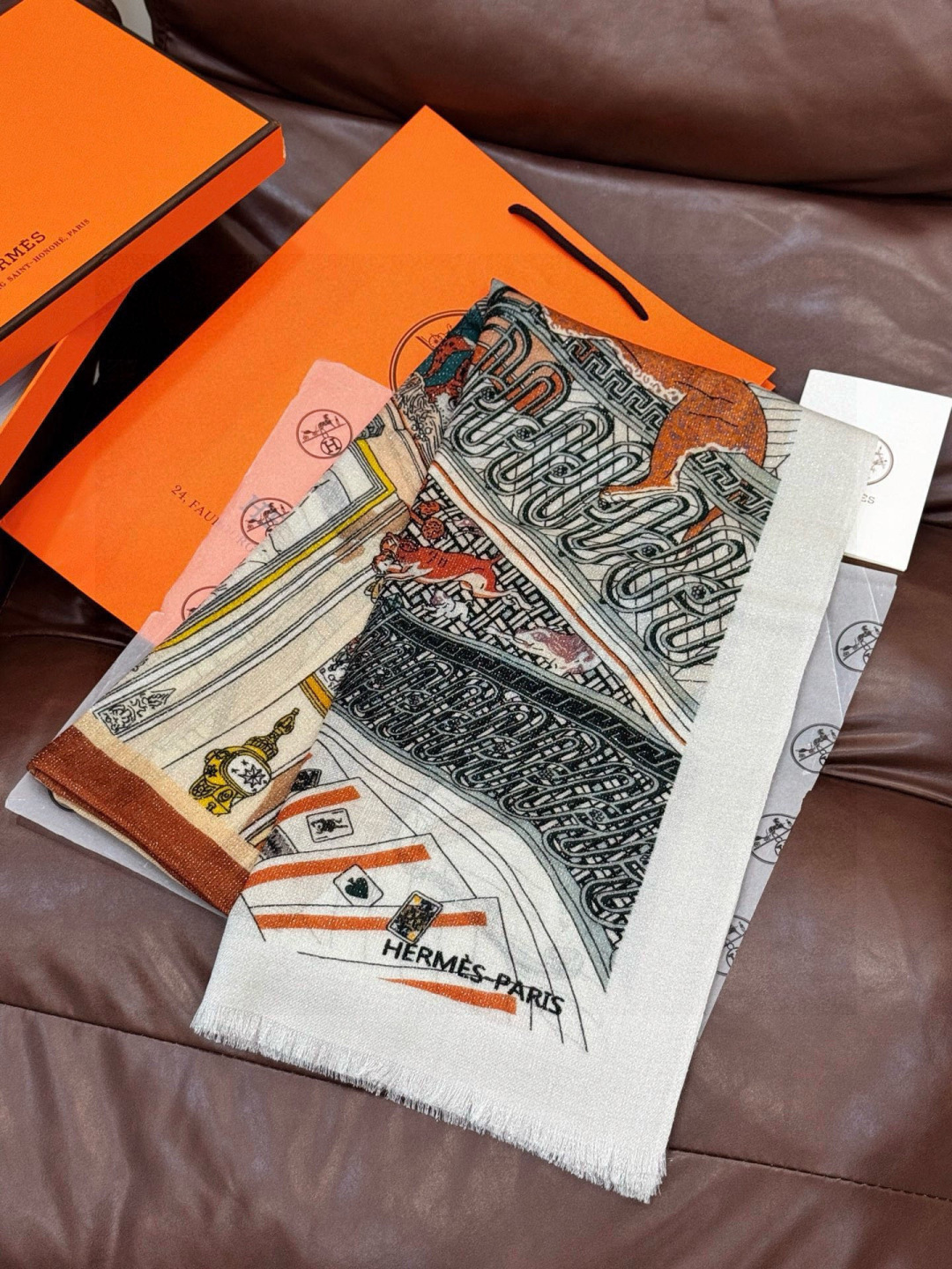 会发光发亮的围巾 爱马仕 专柜同步 买了都说好看羊绒印花‼️推荐💕顶级工艺超值‼️爱马仕专柜爆款🎁🎁羊绒