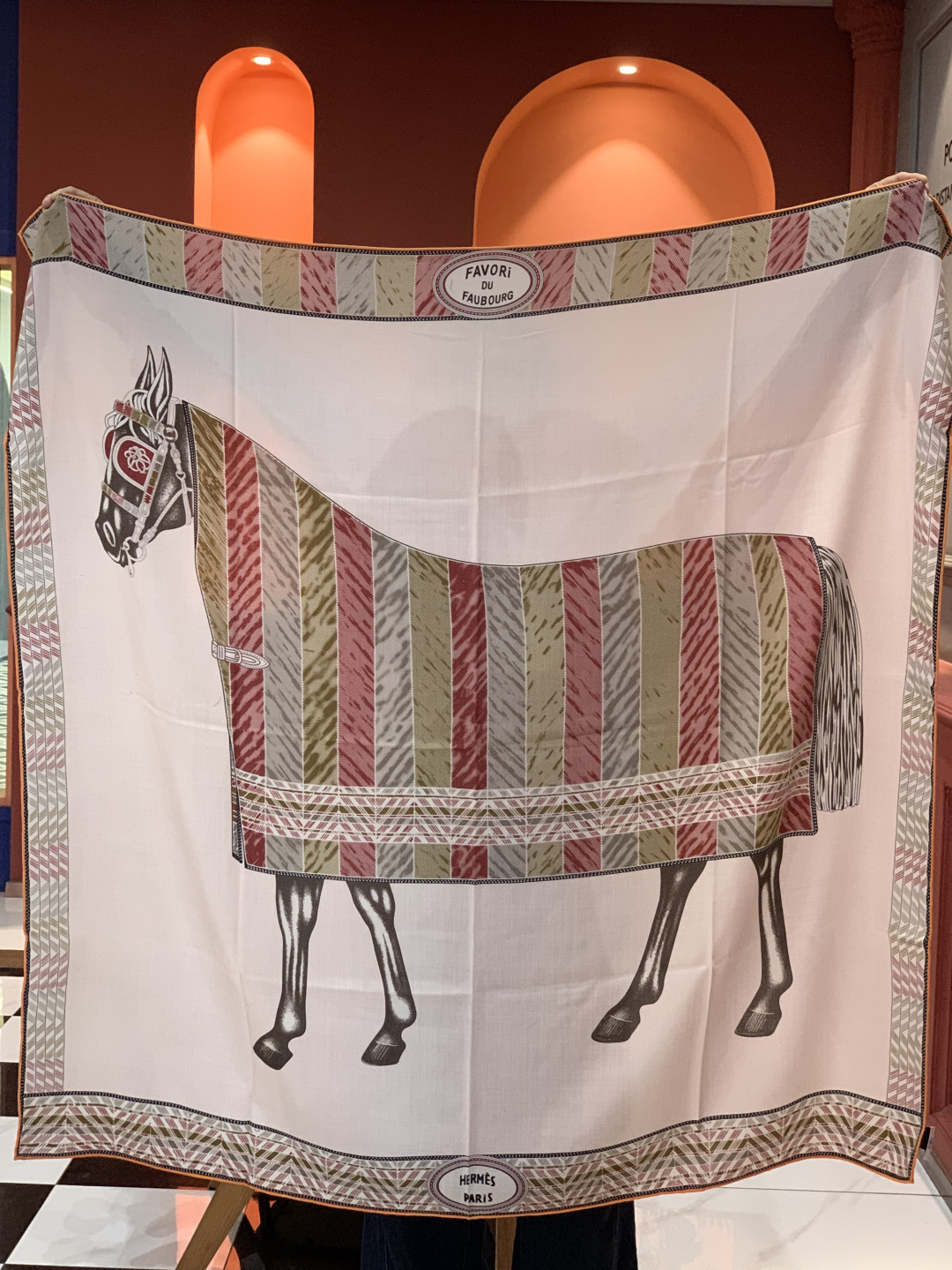 ✨✨【双面同色 丝毛款】H家羊绒新款 买了都说好看‼️推荐💕【骏马披挂 140】羊绒方巾‼️H家ZG爆款