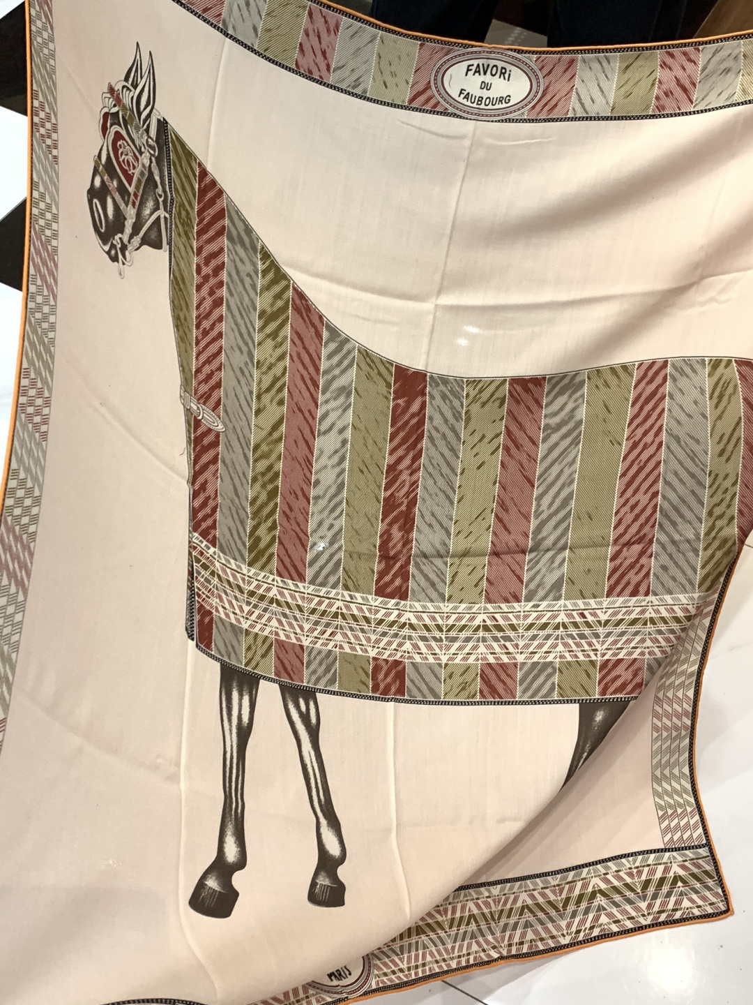 ✨✨【双面同色 丝毛款】H家羊绒新款 买了都说好看‼️推荐💕【骏马披挂 140】羊绒方巾‼️H家ZG爆款