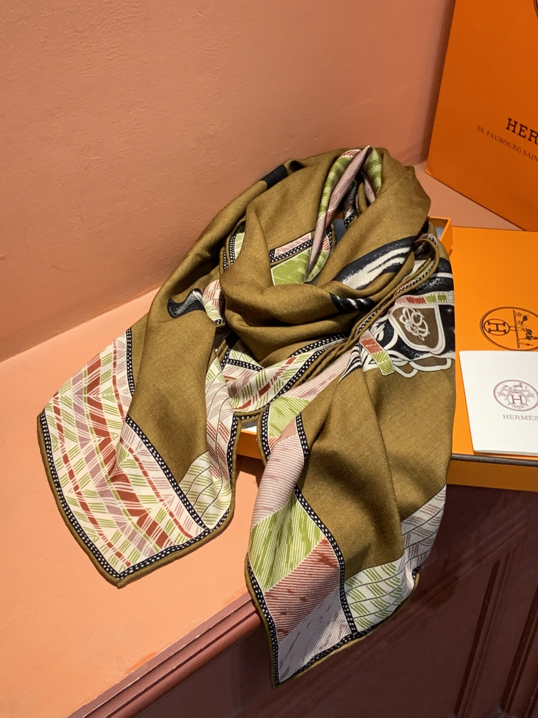 ✨✨【双面同色 丝毛款】H家羊绒新款 买了都说好看‼️推荐💕【骏马披挂 140】羊绒方巾‼️H家ZG爆款