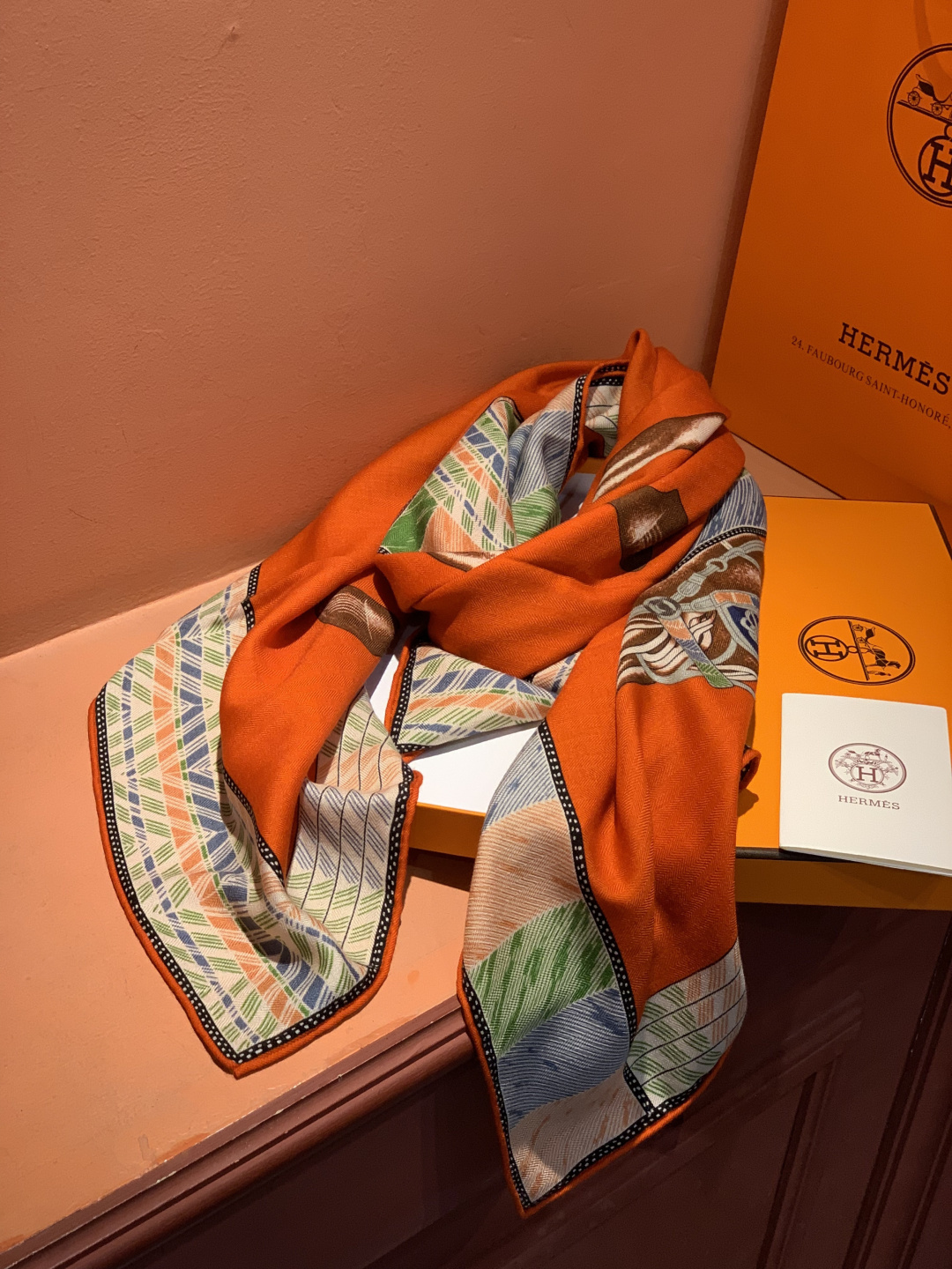 ✨✨【双面同色 丝毛款】H家羊绒新款 买了都说好看‼️推荐💕【骏马披挂 140】羊绒方巾‼️H家ZG爆款