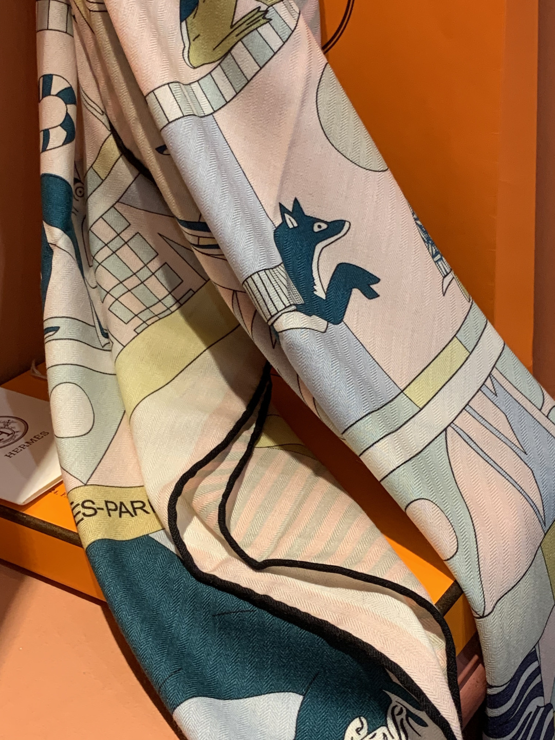 羊绒新款🆕👏👏买了都说好看‼️推荐💕爱马仕双面同色羊绒方巾【双面同色140】，顶级工艺超值‼️爱马仕专柜