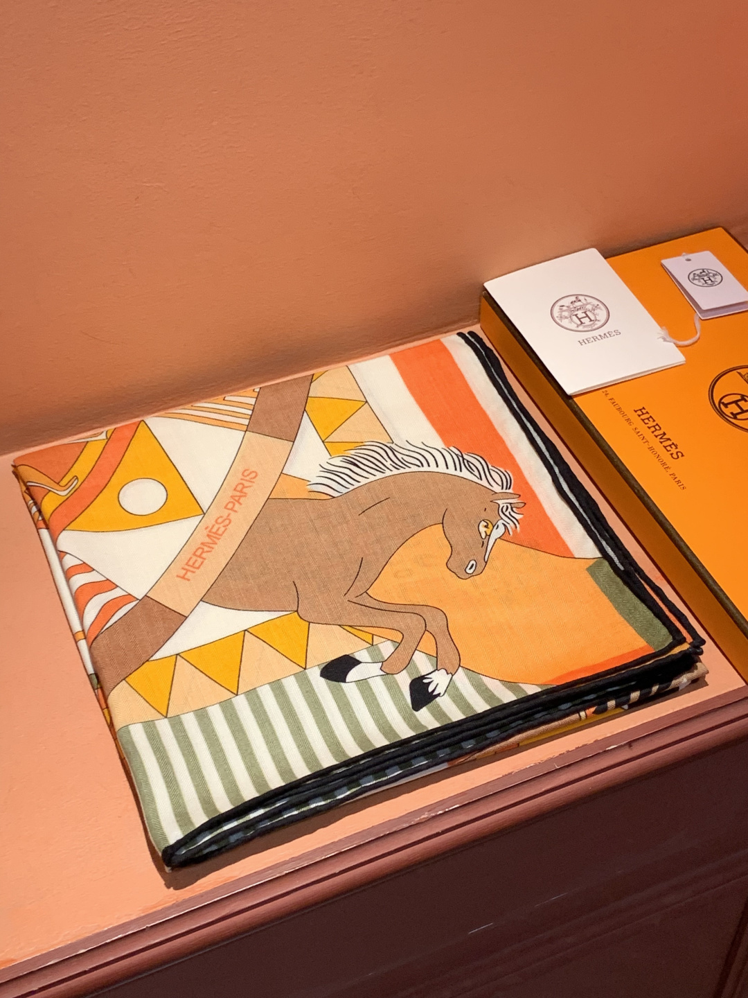 羊绒新款🆕👏👏买了都说好看‼️推荐💕爱马仕双面同色羊绒方巾【双面同色140】，顶级工艺超值‼️爱马仕专柜