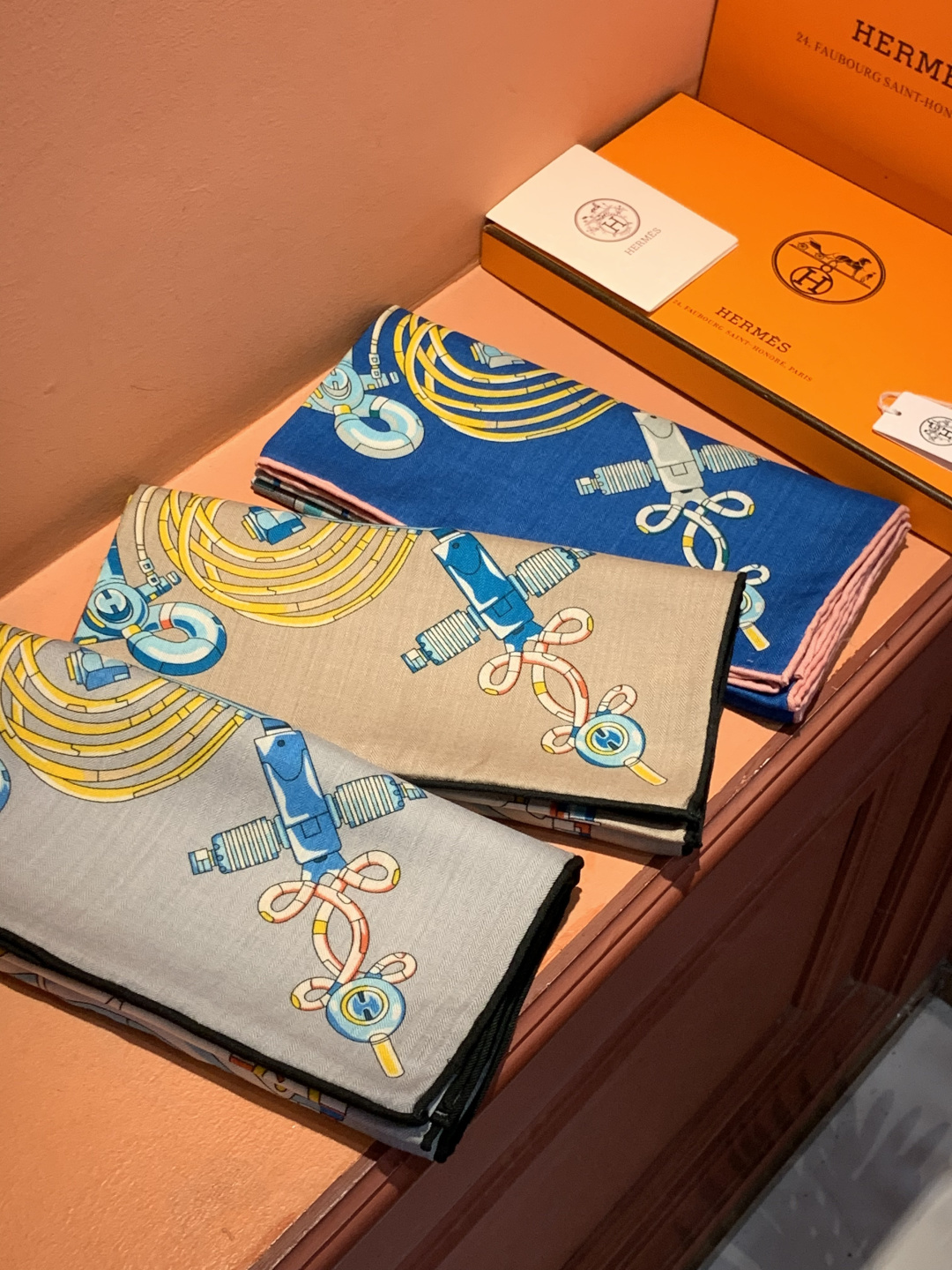 羊绒新款🆕👏👏买了都说好看‼️推荐💕爱马仕双面同色羊绒方巾【双面同色140】，顶级工艺超值‼️爱马仕专柜