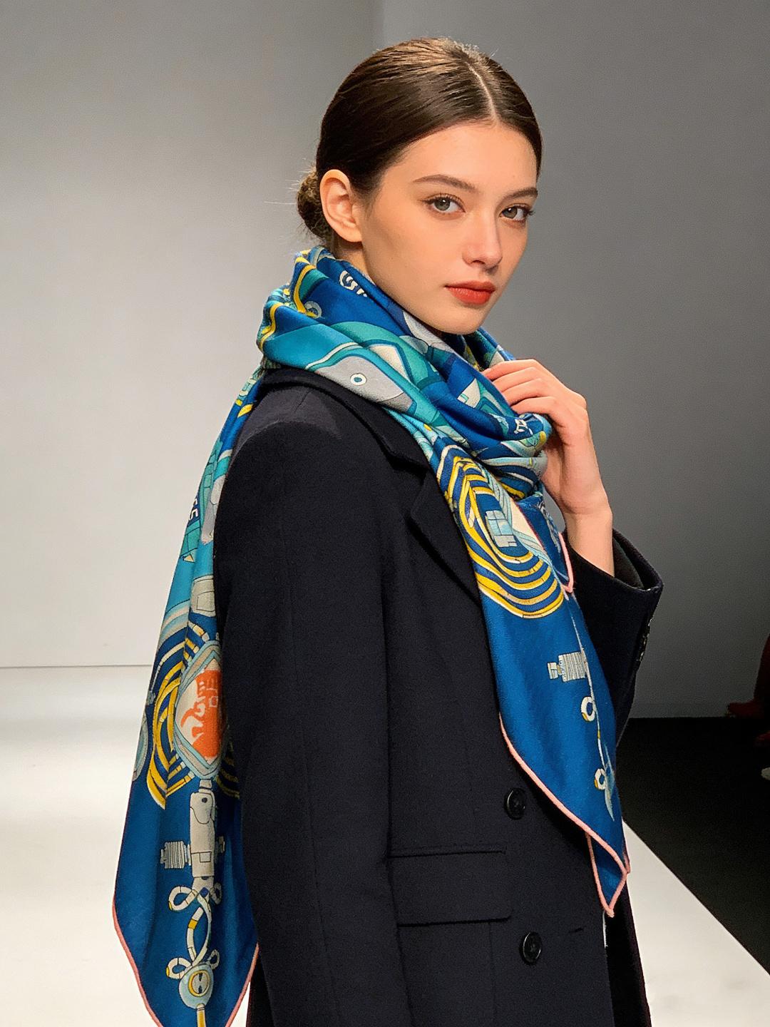 羊绒新款🆕👏👏买了都说好看‼️推荐💕爱马仕双面同色羊绒方巾【双面同色140】，顶级工艺超值‼️爱马仕专柜