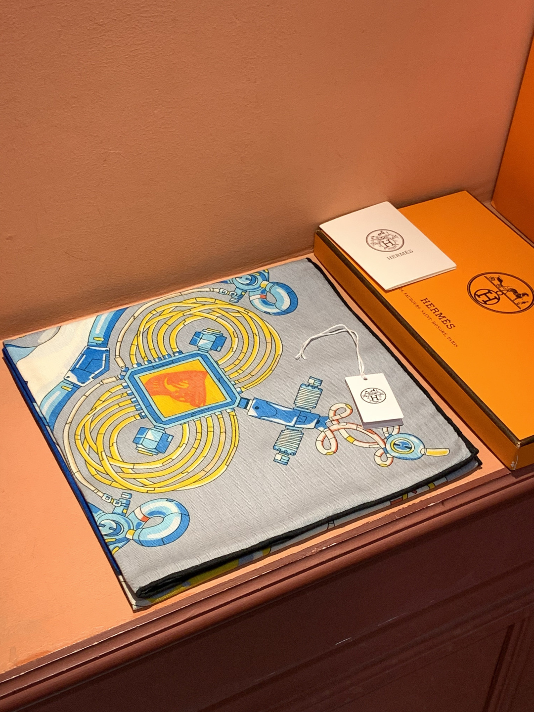 羊绒新款🆕👏👏买了都说好看‼️推荐💕爱马仕双面同色羊绒方巾【双面同色140】，顶级工艺超值‼️爱马仕专柜