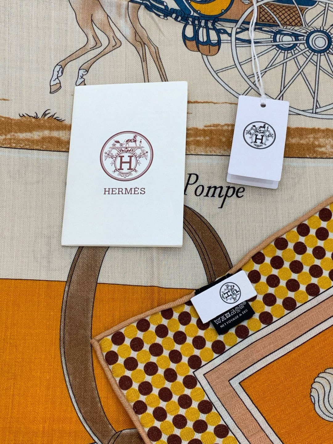 【140顶级丝羊绒双面同色披肩『骏马之城』！！超级气质！！】不仅美有其表，更有好品质与好细节的出彩内质！