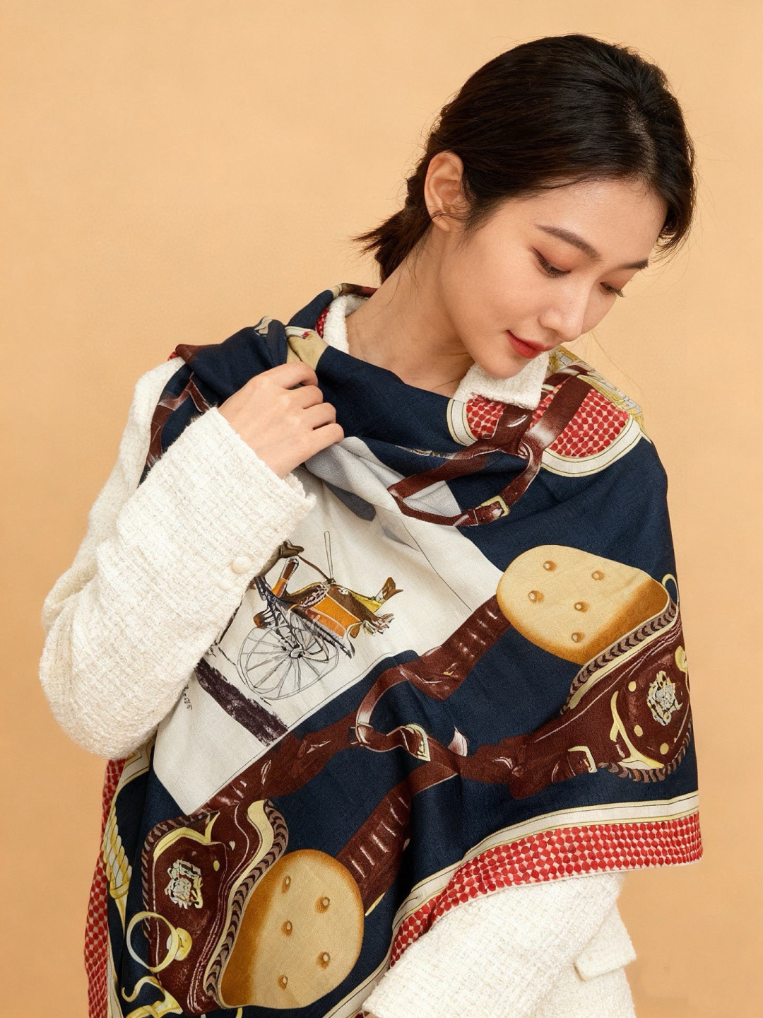 【140顶级丝羊绒双面同色披肩『骏马之城』！！超级气质！！】不仅美有其表，更有好品质与好细节的出彩内质！