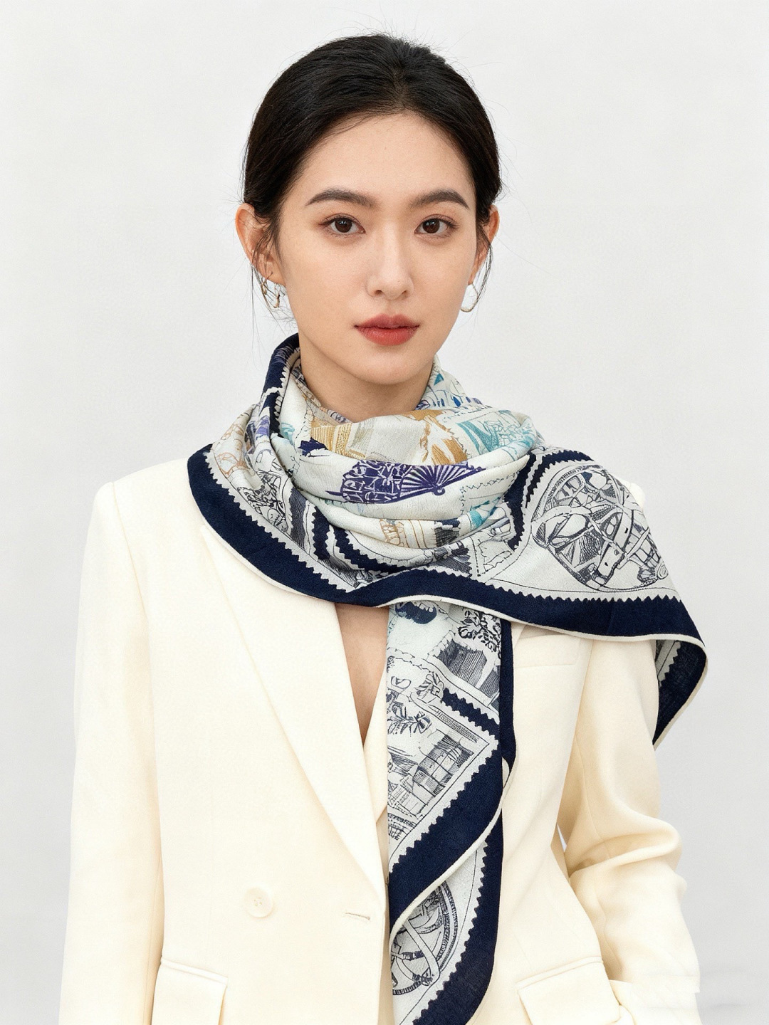 💟2025年秋冬抢先 上新💞【双面同色丝绒绒方巾】手工卷边山羊绒和真丝混纺披肩（70%山羊绒，30%桑蚕