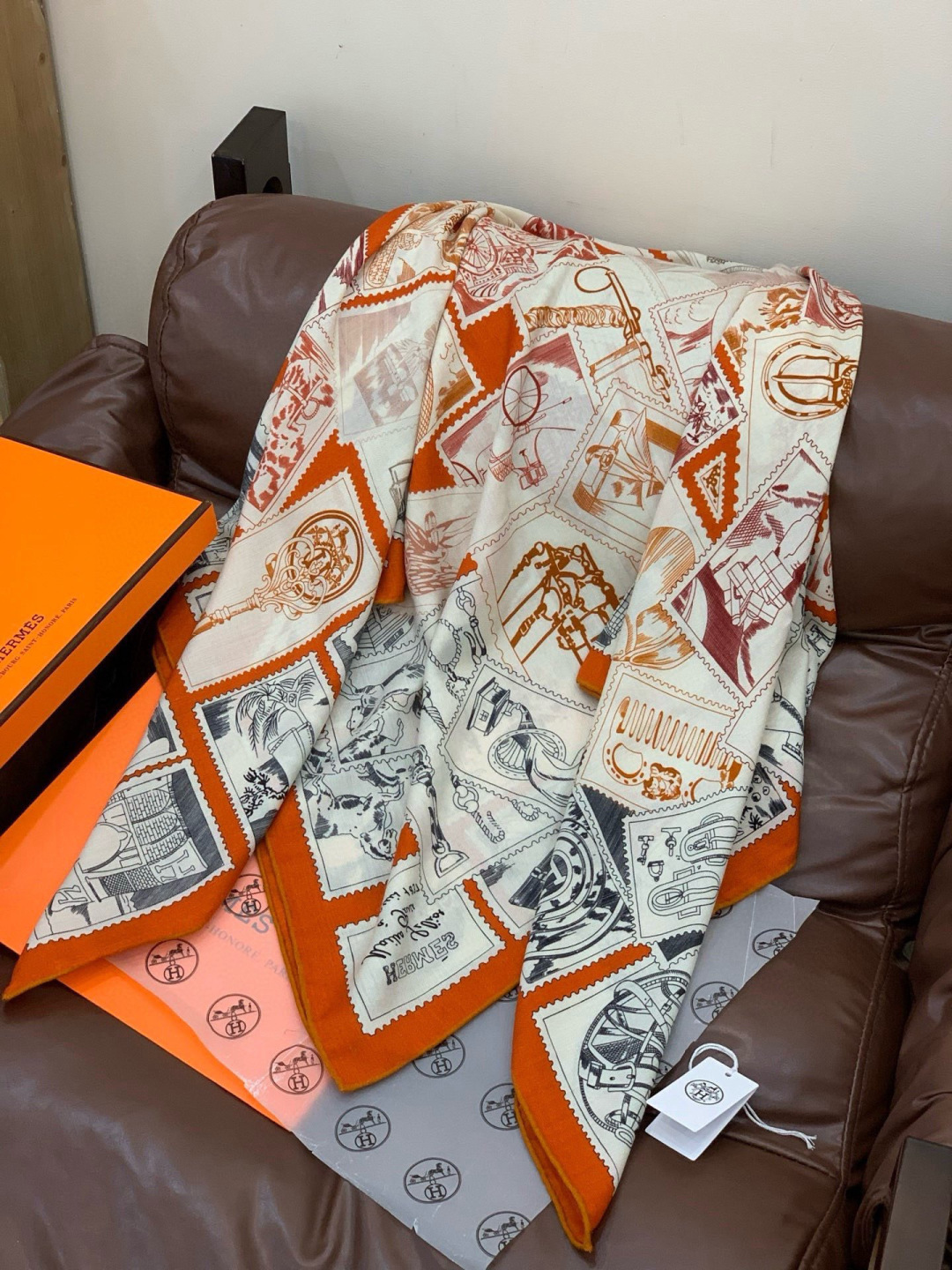 💟2025年秋冬抢先 上新💞【双面同色丝绒绒方巾】手工卷边山羊绒和真丝混纺披肩（70%山羊绒，30%桑蚕