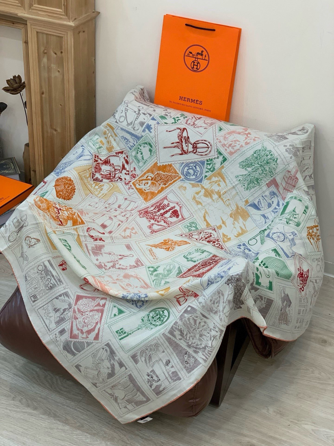 💟2025年秋冬抢先 上新💞【双面同色丝绒绒方巾】手工卷边山羊绒和真丝混纺披肩（70%山羊绒，30%桑蚕