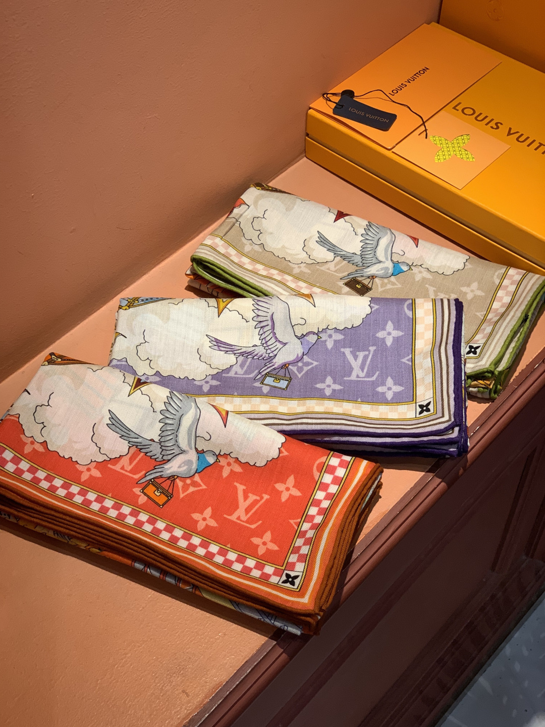 LV x TM 140披肩【140顶级丝绒双面同色披肩】本款LVxTMMonogram Multicol