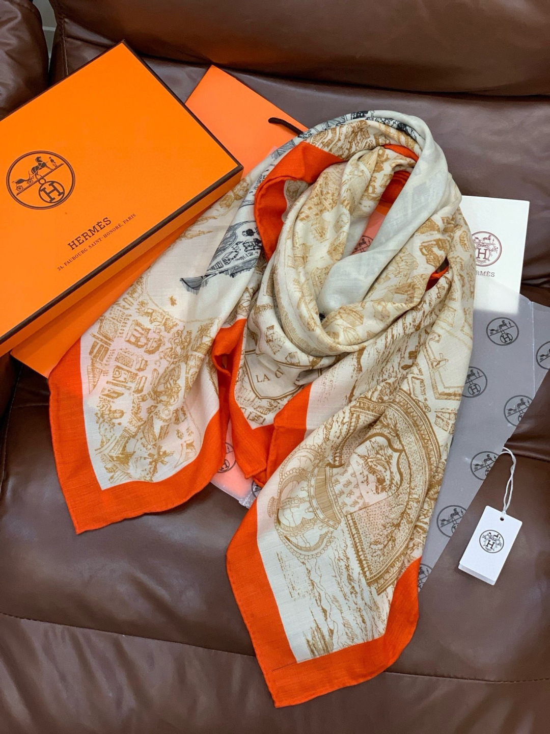 【140顶级丝羊绒双面同色披肩『骏马之城』！！超级气质！！】不仅美有其表，更有好品质与好细节的出彩内质！