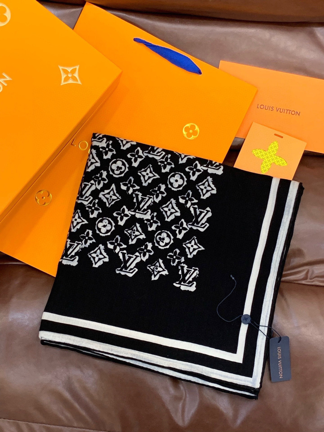 LV x TM 140披肩【140顶级丝绒双面同色披肩】本款LVxTMMonogram Multicol