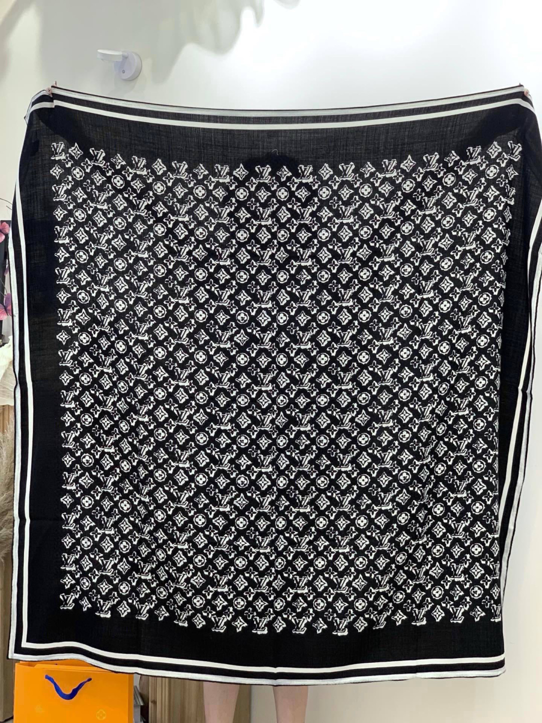 LV x TM 140披肩【140顶级丝绒双面同色披肩】本款LVxTMMonogram Multicol