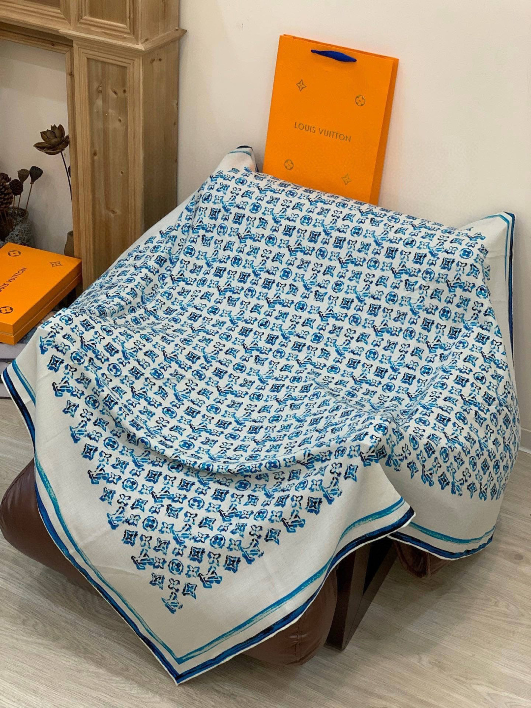 LV x TM 140披肩【140顶级丝绒双面同色披肩】本款LVxTMMonogram Multicol