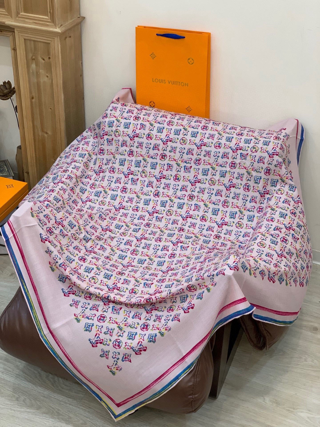 LV x TM 140披肩【140顶级丝绒双面同色披肩】本款LVxTMMonogram Multicol