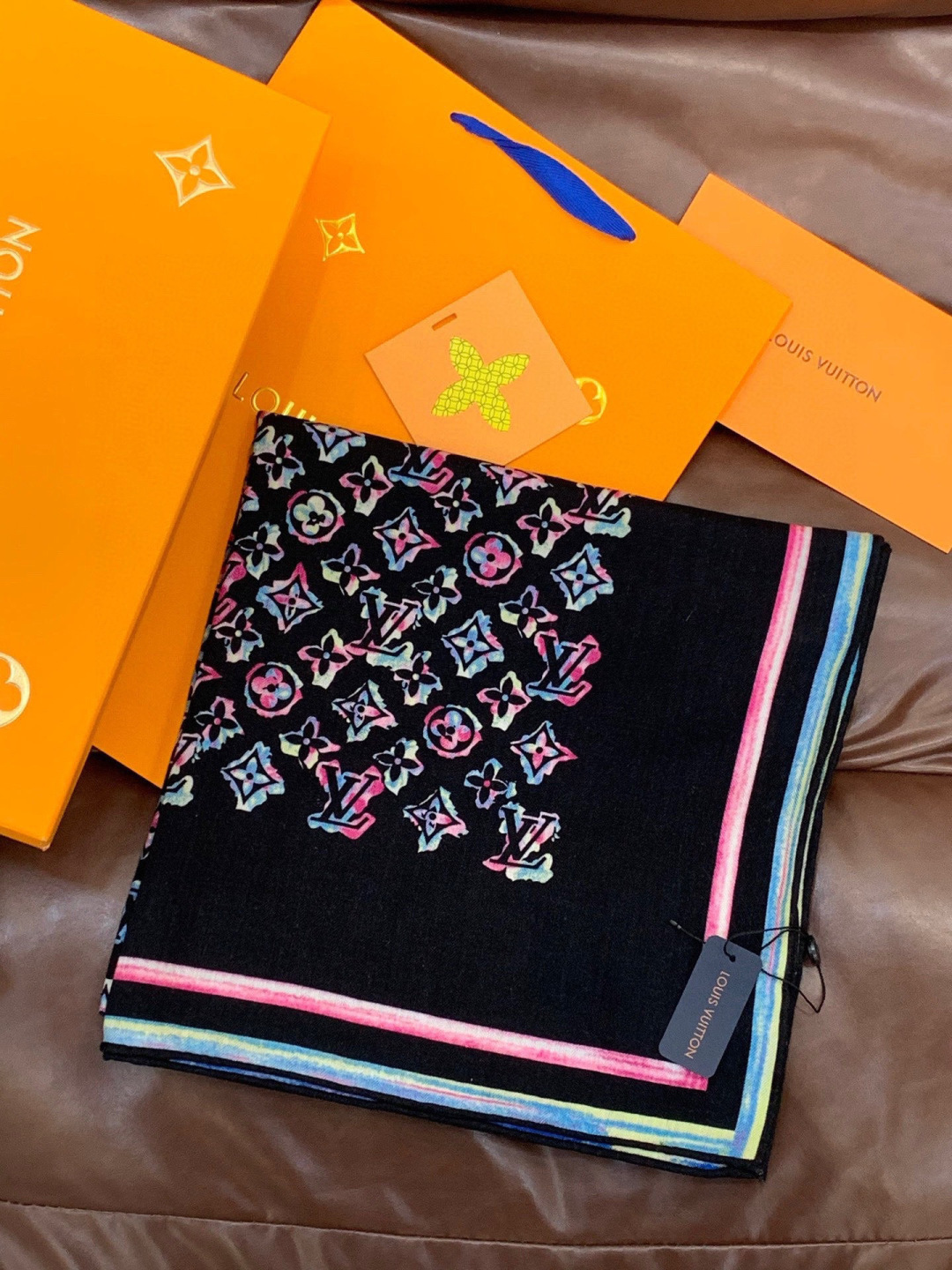 LV x TM 140披肩【140顶级丝绒双面同色披肩】本款LVxTMMonogram Multicol