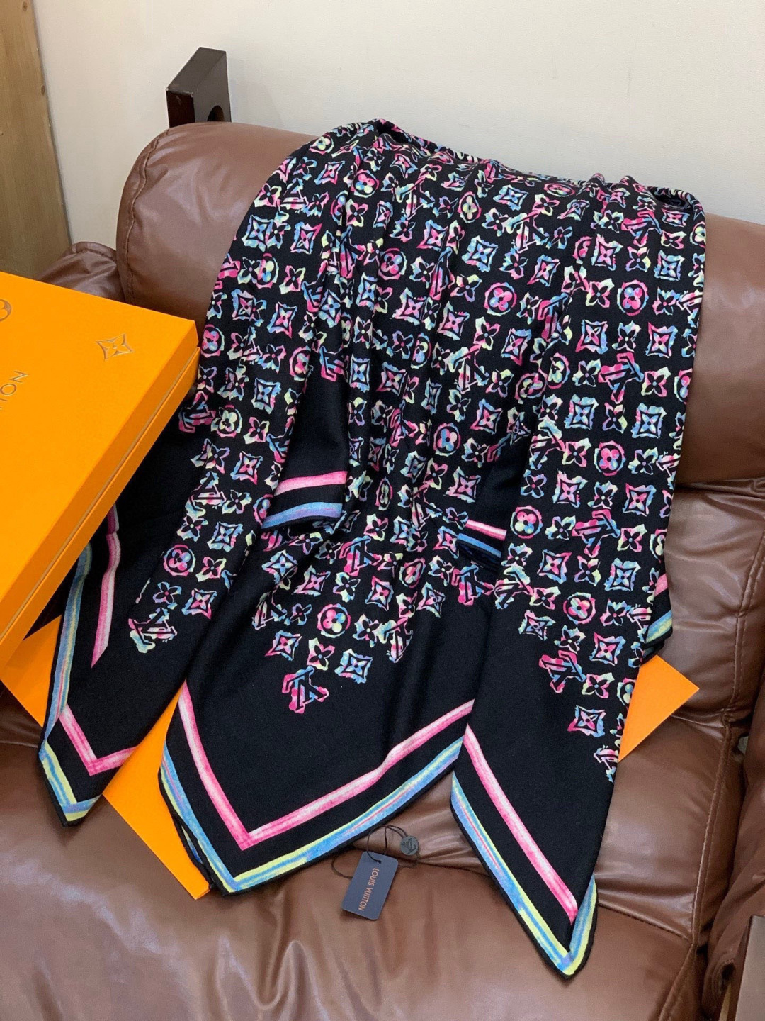 LV x TM 140披肩【140顶级丝绒双面同色披肩】本款LVxTMMonogram Multicol