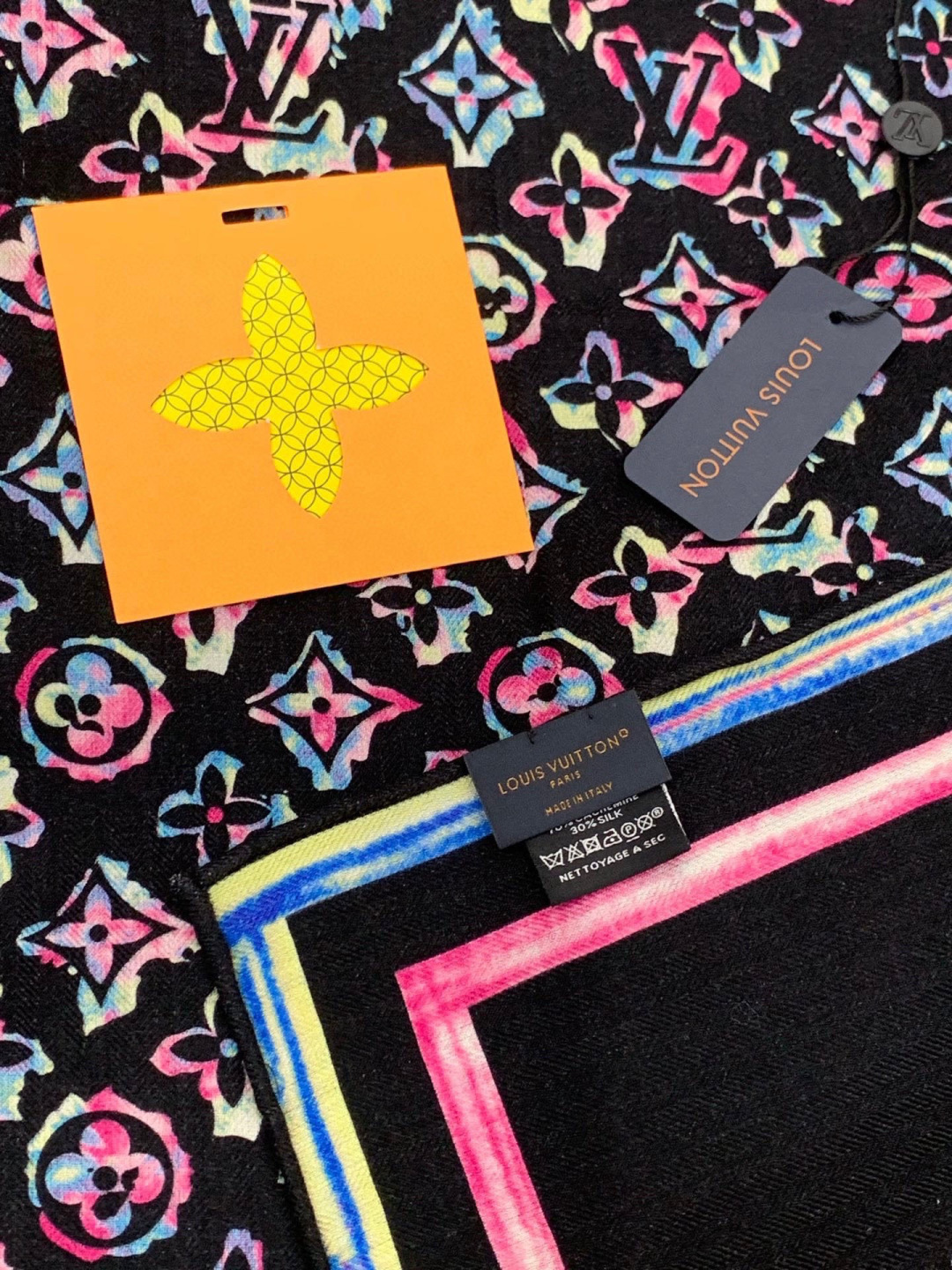 LV x TM 140披肩【140顶级丝绒双面同色披肩】本款LVxTMMonogram Multicol