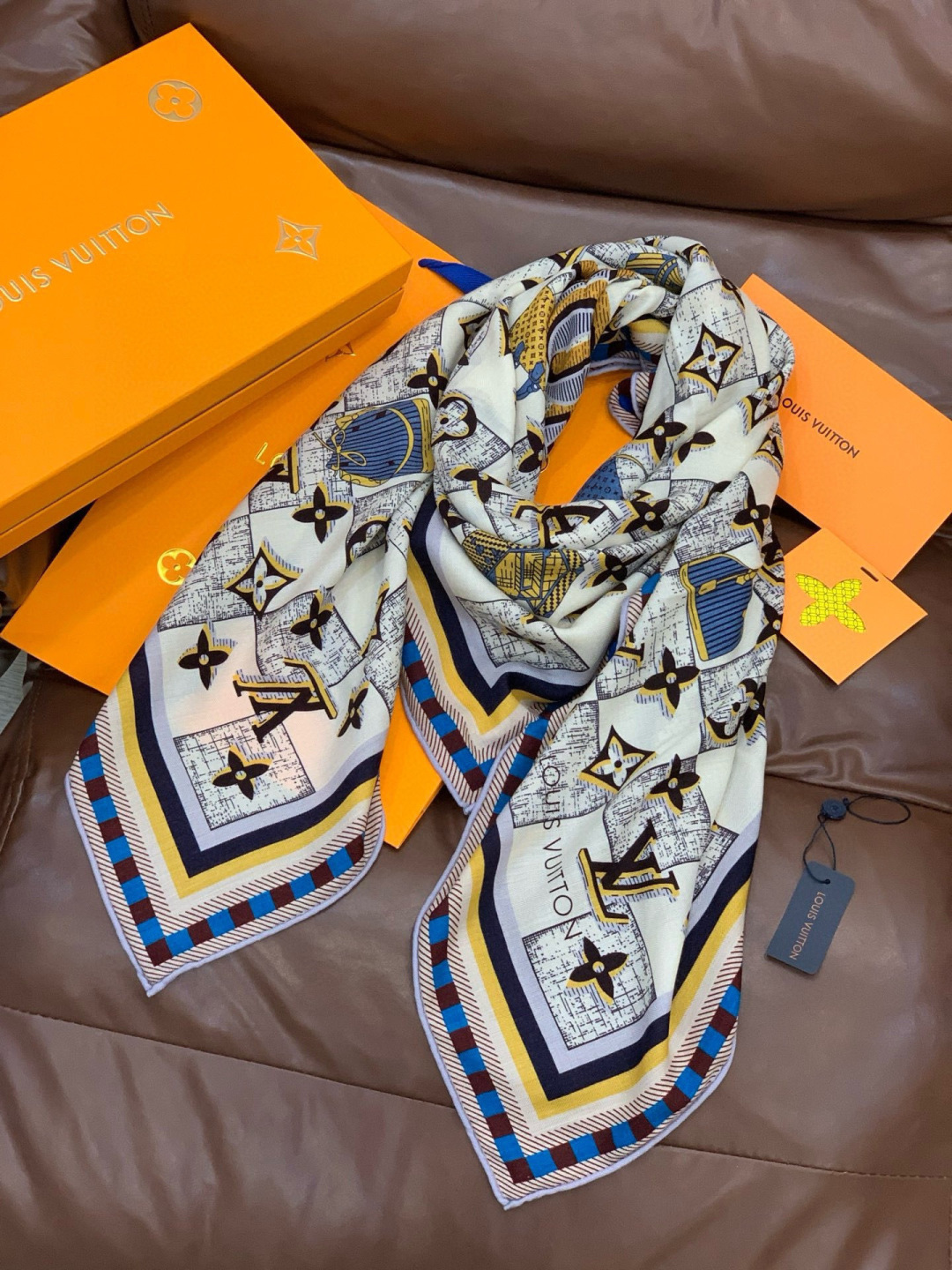 LV x TM 140披肩【140顶级丝绒双面同色披肩】本款LVxTMMonogram Multicol