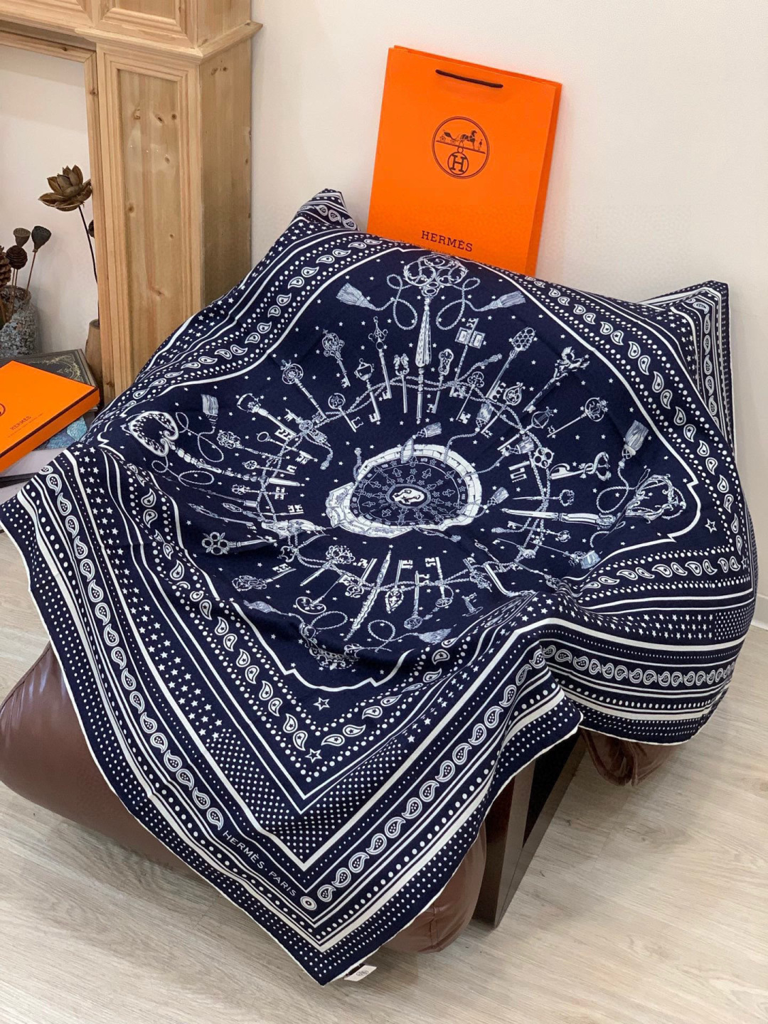 羊绒新款🆕👏👏买了都说好看‼️推荐💕爱马仕双面同色羊绒方巾【双面同色140】，顶级工艺超值‼️爱马仕专柜