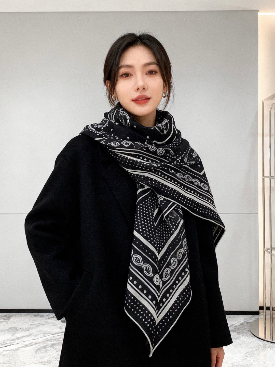 羊绒新款🆕👏👏买了都说好看‼️推荐💕爱马仕双面同色羊绒方巾【双面同色140】，顶级工艺超值‼️爱马仕专柜