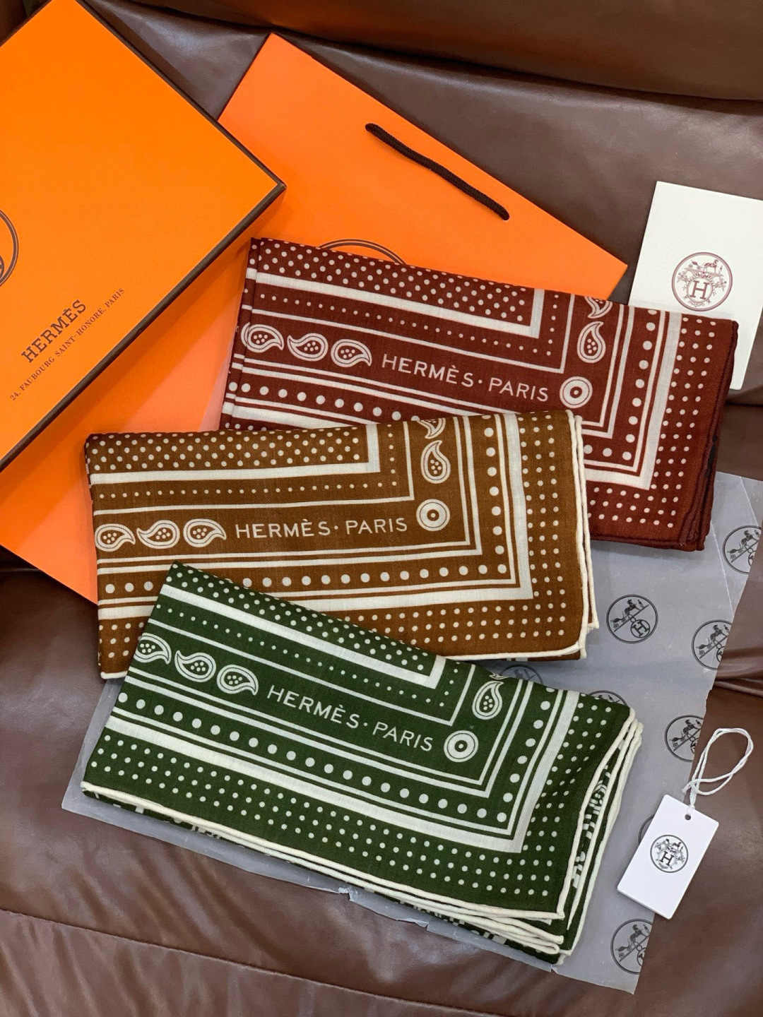 羊绒新款🆕👏👏买了都说好看‼️推荐💕爱马仕双面同色羊绒方巾【双面同色140】，顶级工艺超值‼️爱马仕专柜