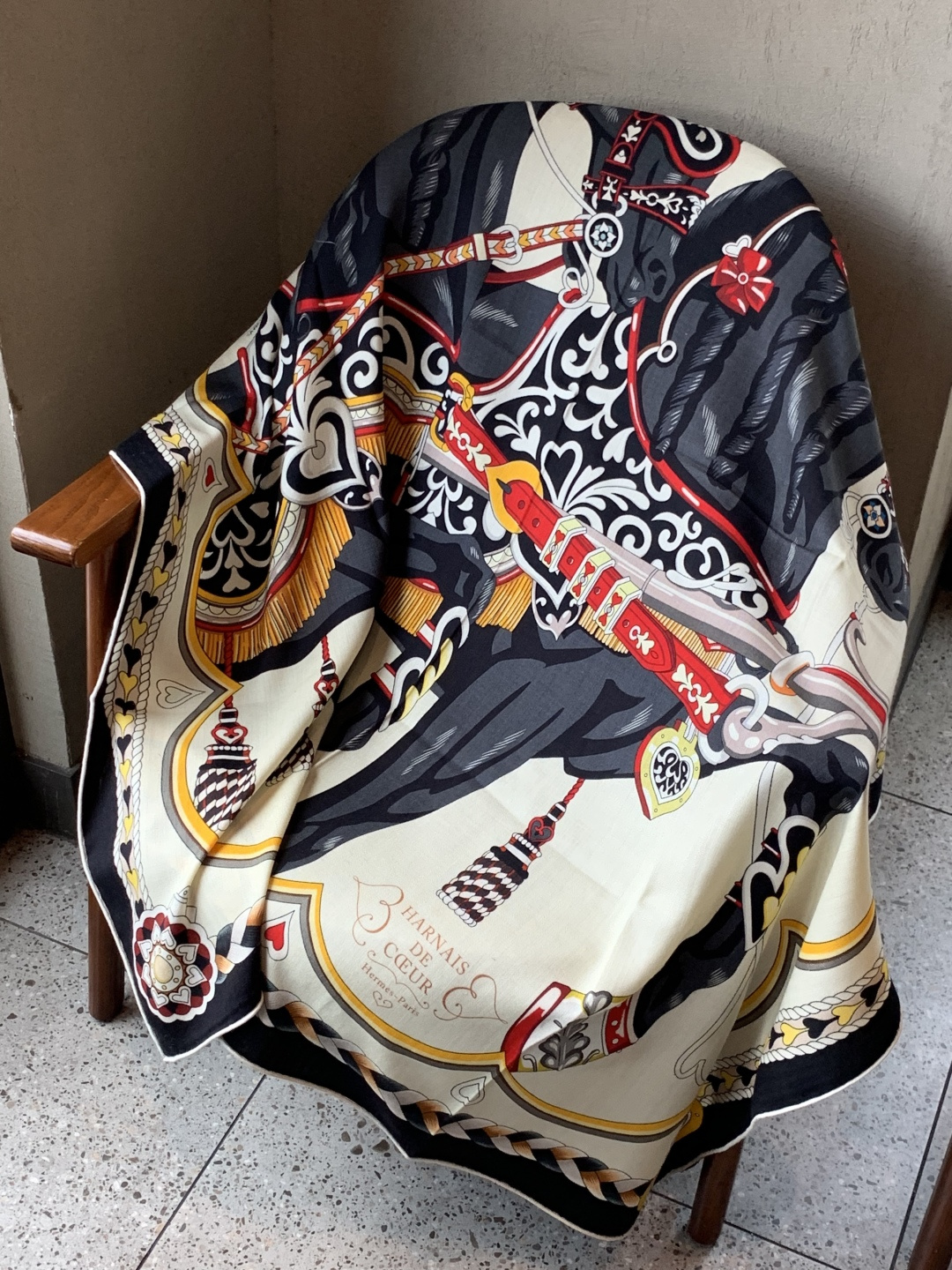 【双面同色】原单爱马仕140cm丝绒方巾💕 甜蜜的鞍具，装饰家芳登和佩西耶设计的一款餐盘增添骑士般的浪漫