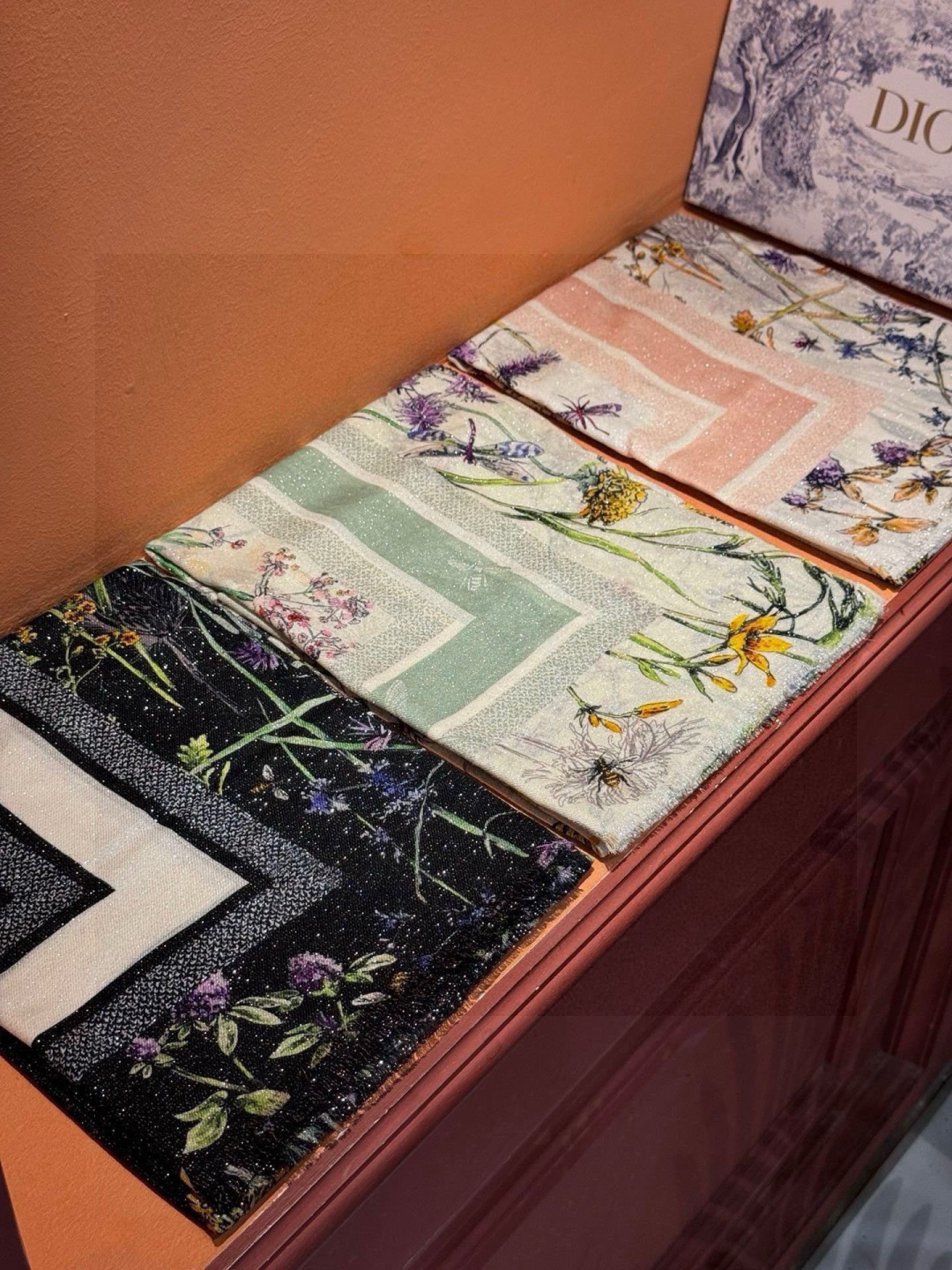 （会发光发亮的围巾）💃🏻💃🏻D家【D太阳女神银丝长巾】‼️抢‼️VIP推荐 ‼️👍下手一定要快【高端 大