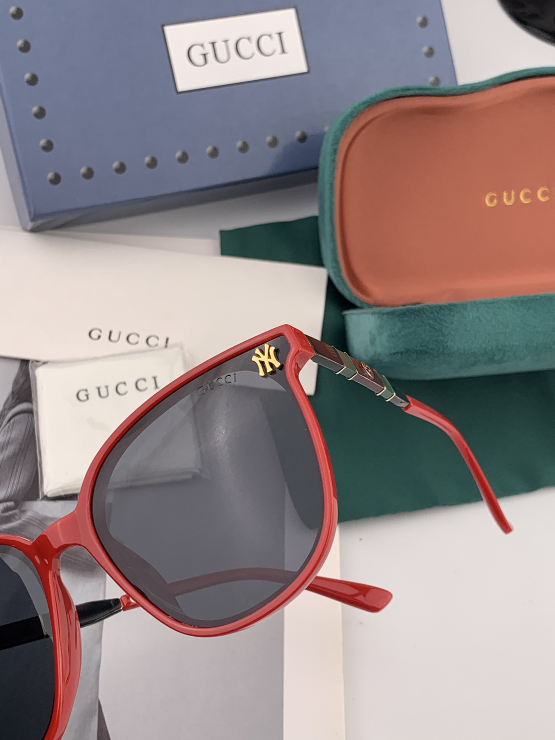 【TR偏光系列】 Gucci联名系列限量版经典的圆框设计，不挑脸型，无论搭配大衣还是连衣裙都非常显气质偏