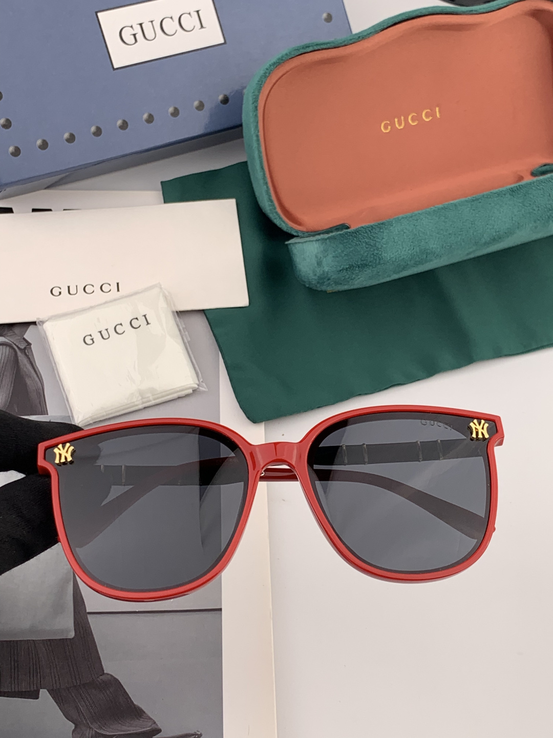 【TR偏光系列】 Gucci联名系列限量版经典的圆框设计，不挑脸型，无论搭配大衣还是连衣裙都非常显气质偏