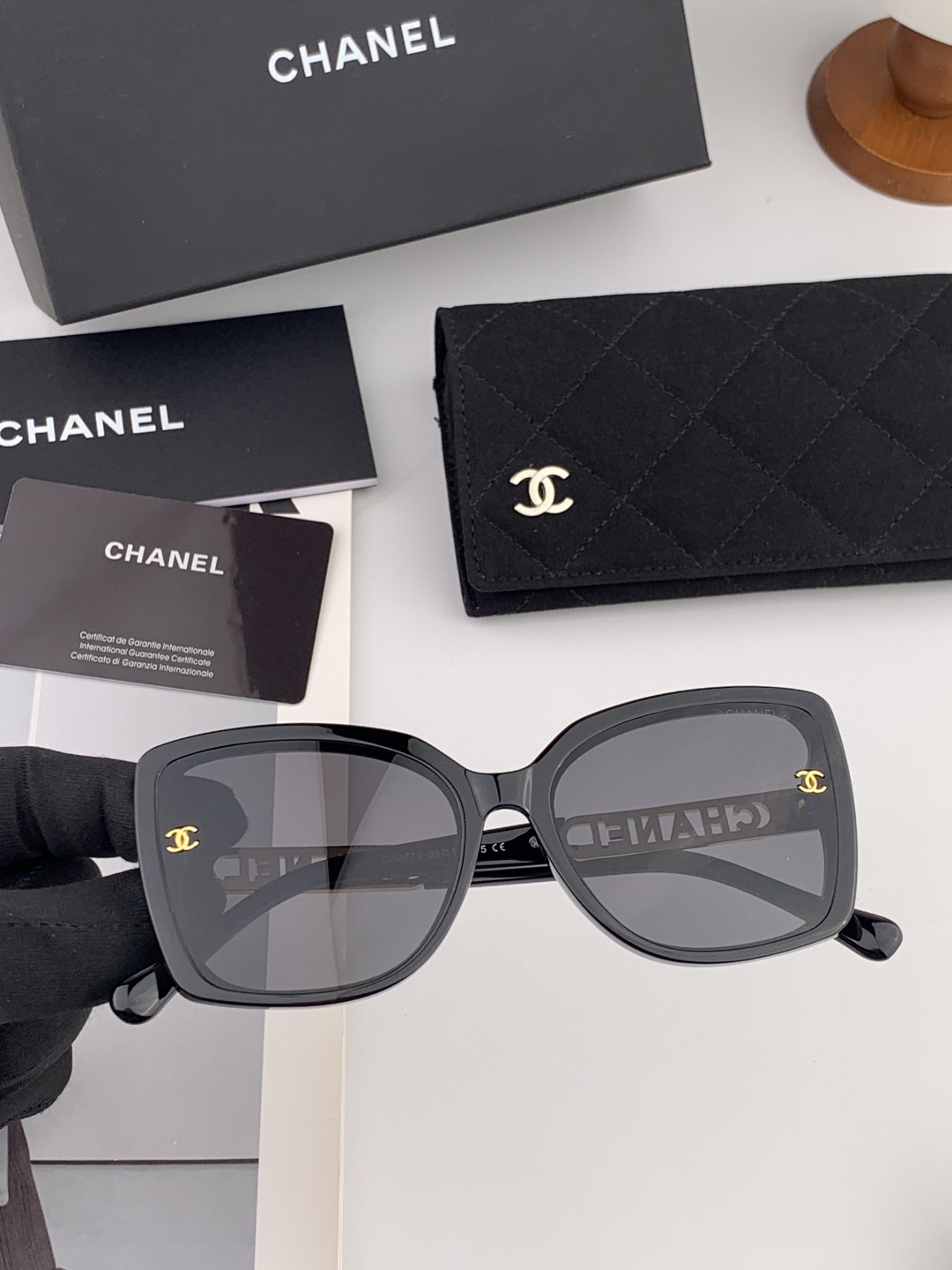 新品CHANEL 香奈儿太阳镜以独特魅力和前卫风格诠释春夏最新眼镜，质感超好佩带舒适 型号：CH2077