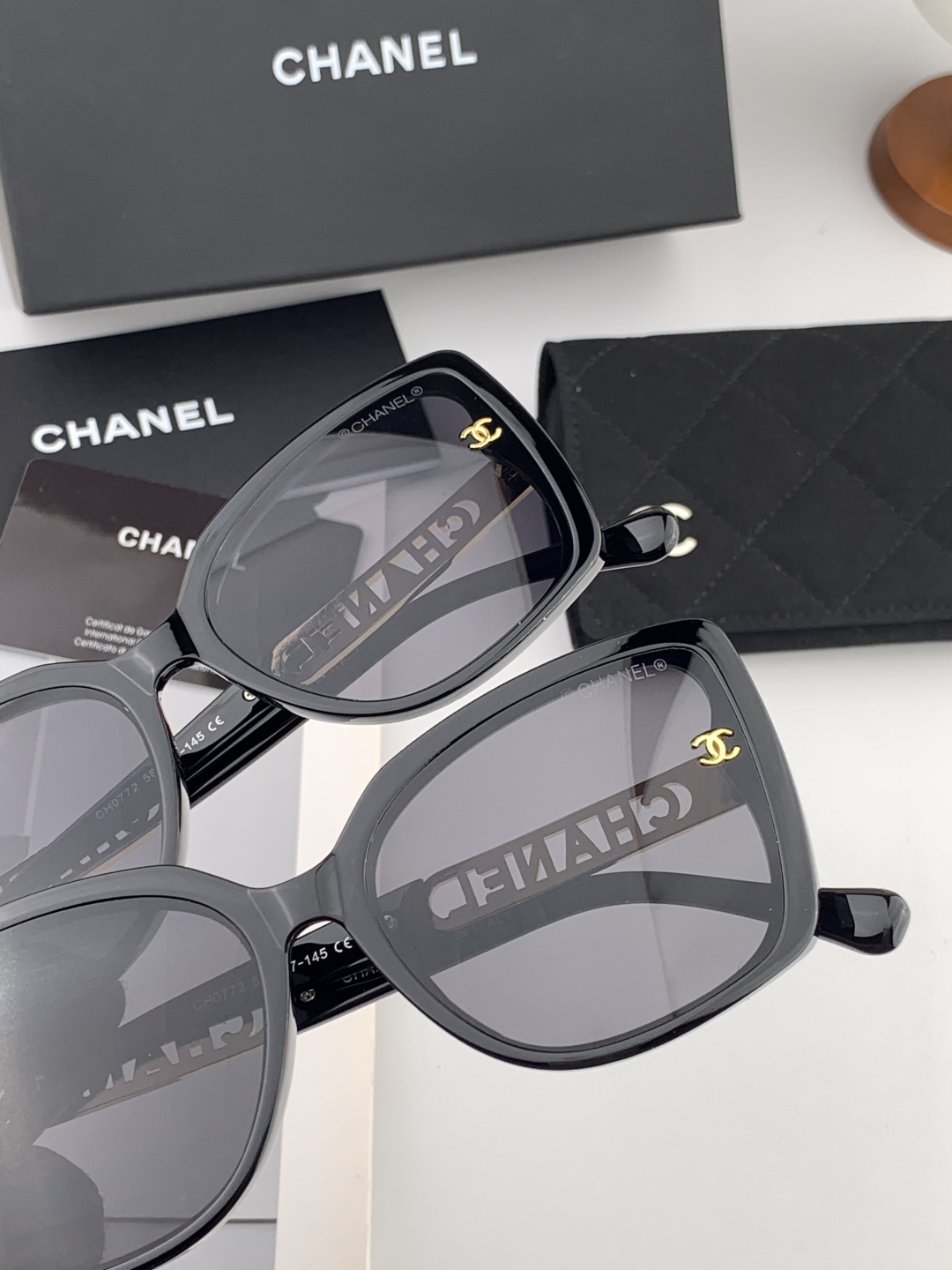 新品CHANEL 香奈儿太阳镜以独特魅力和前卫风格诠释春夏最新眼镜，质感超好佩带舒适 型号：CH2077